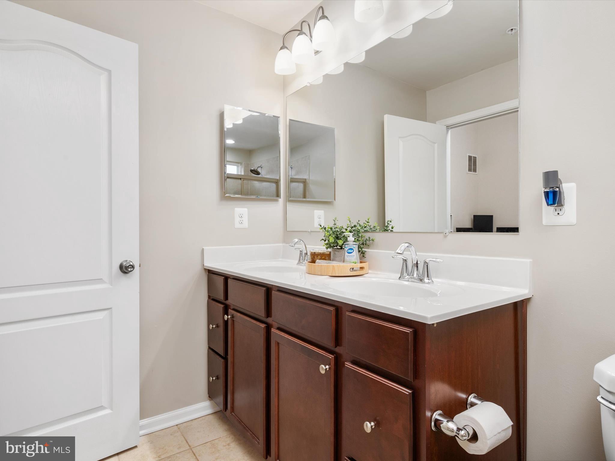 THE POINTE AT TANYARD SPRINGS - Residential Lease