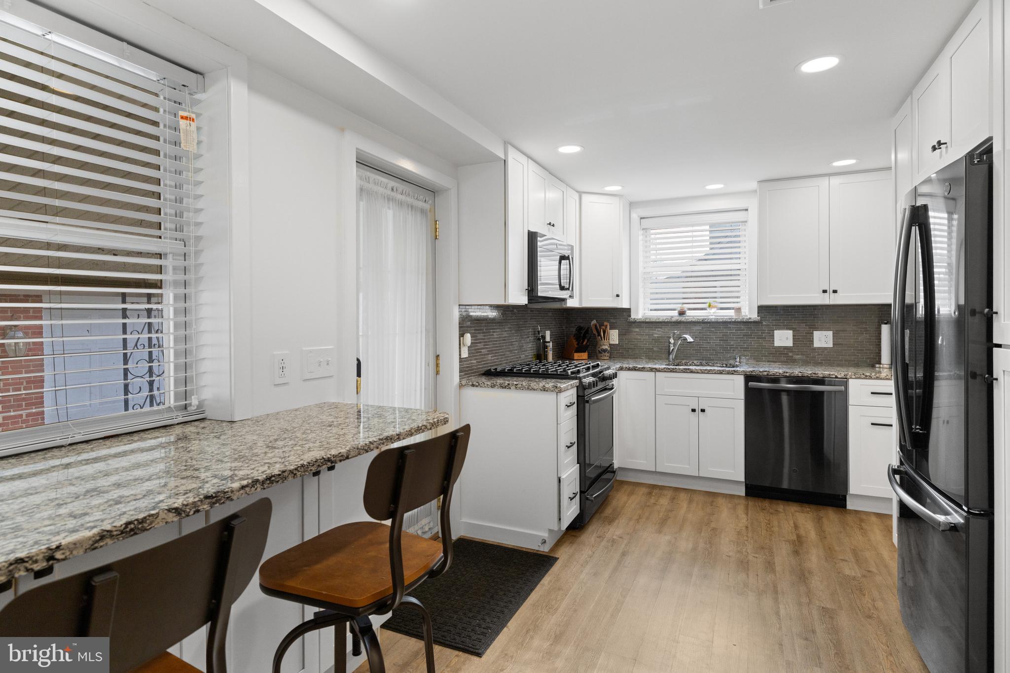 MORELAND MANOR - Residential