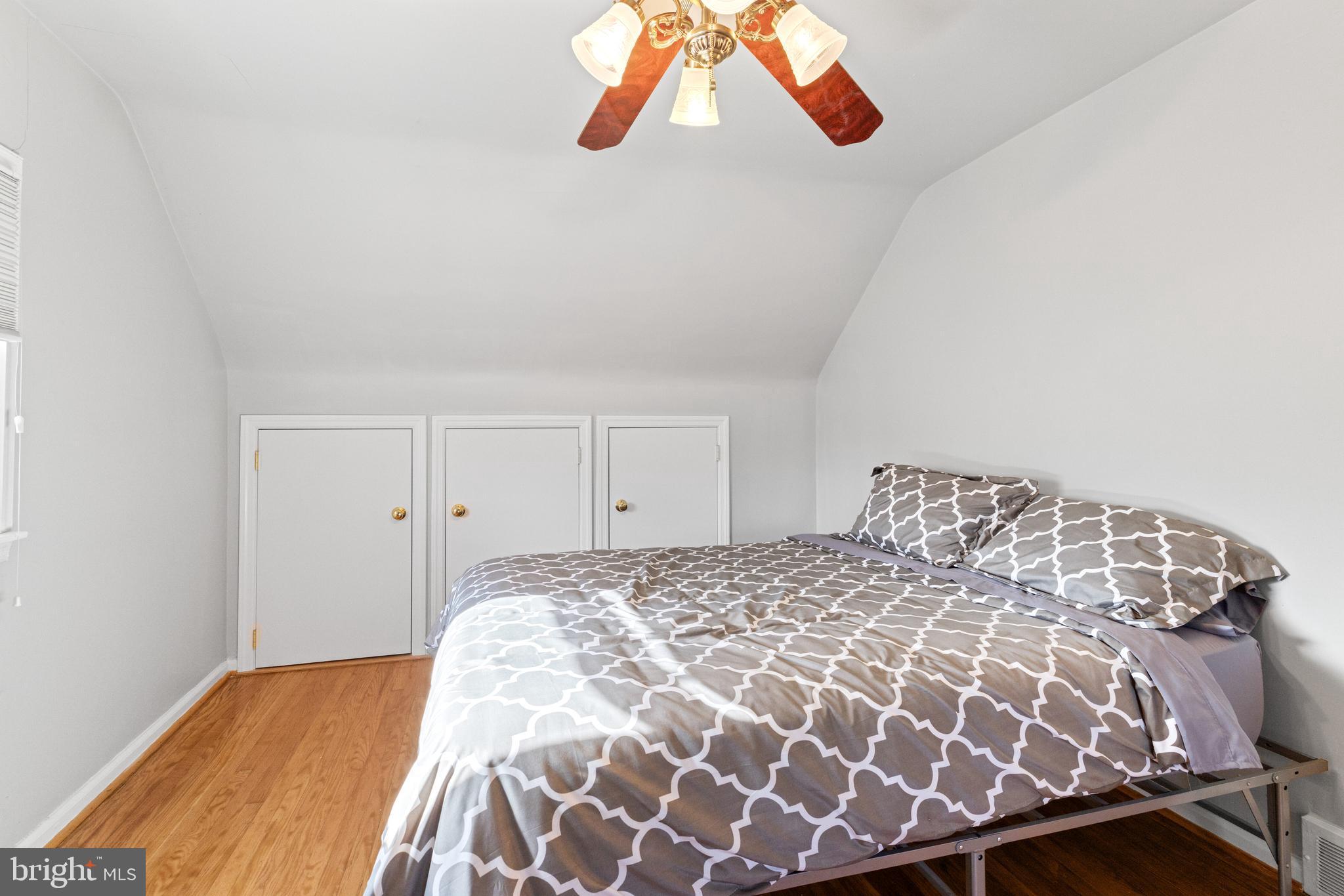 MORELAND MANOR - Residential