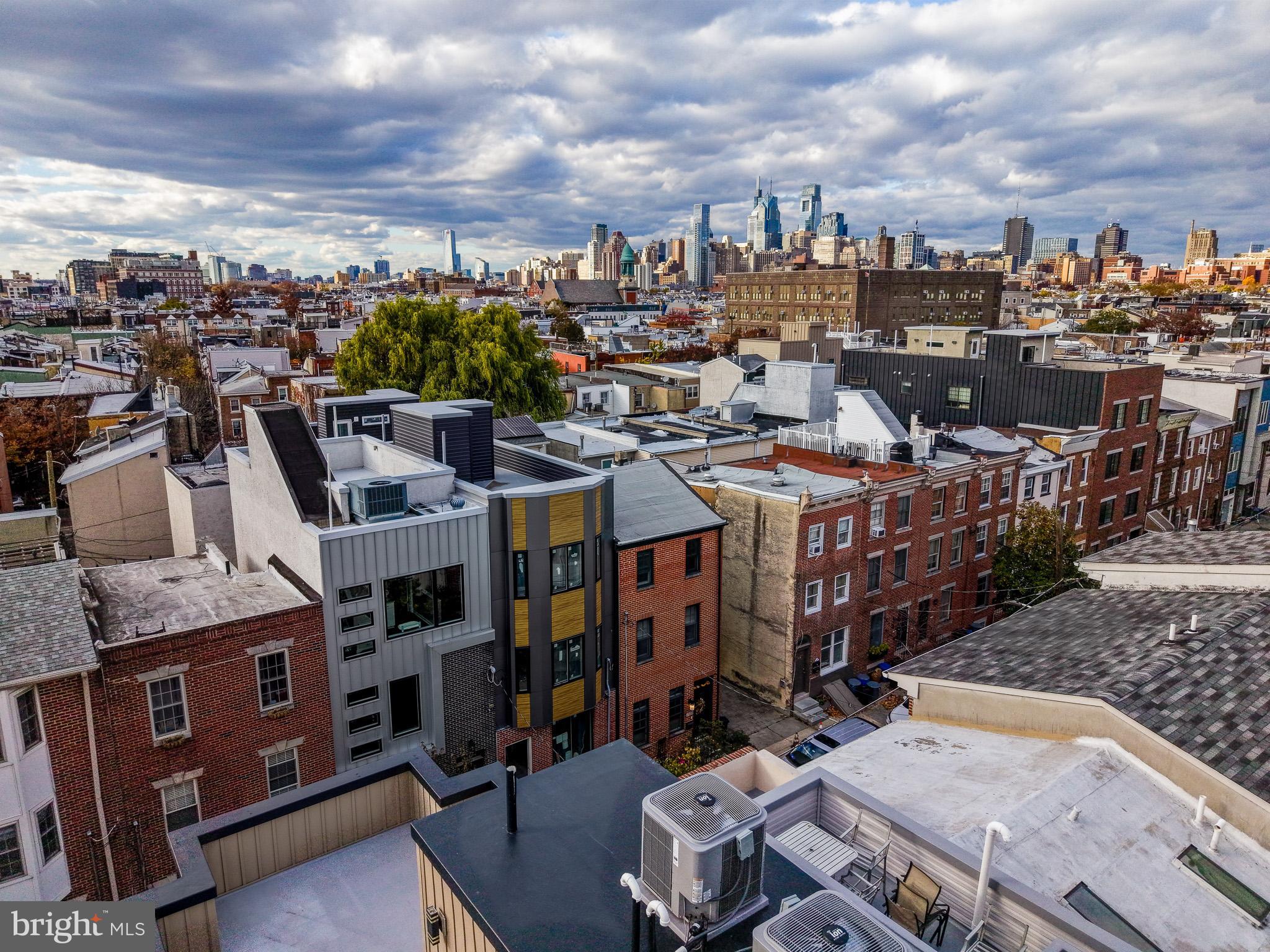 QUEEN VILLAGE - Residential