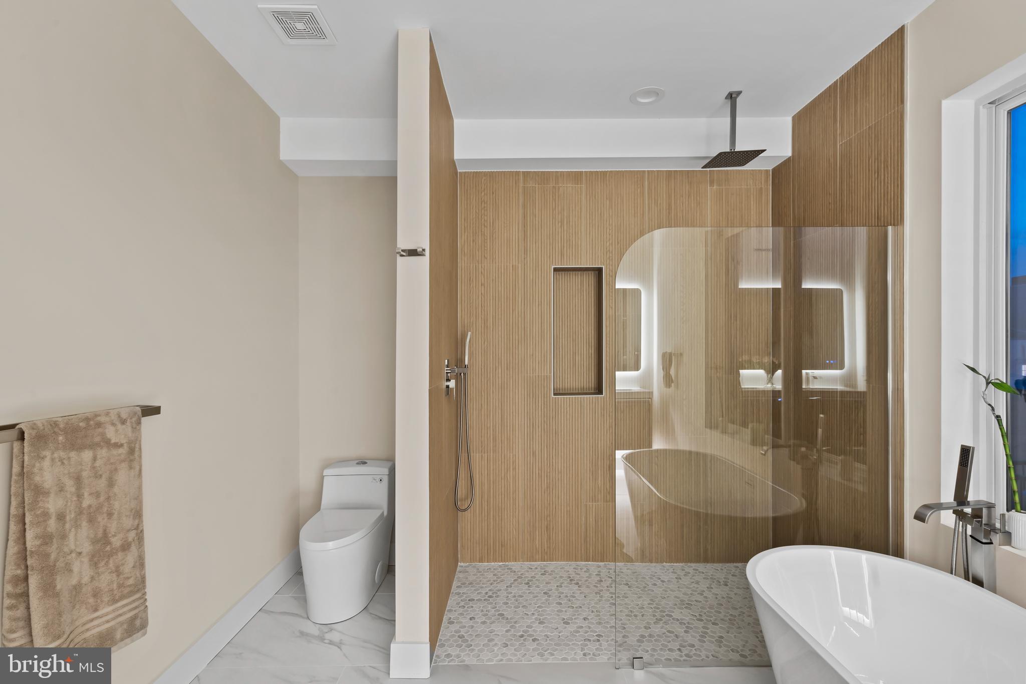 QUEEN VILLAGE - Residential