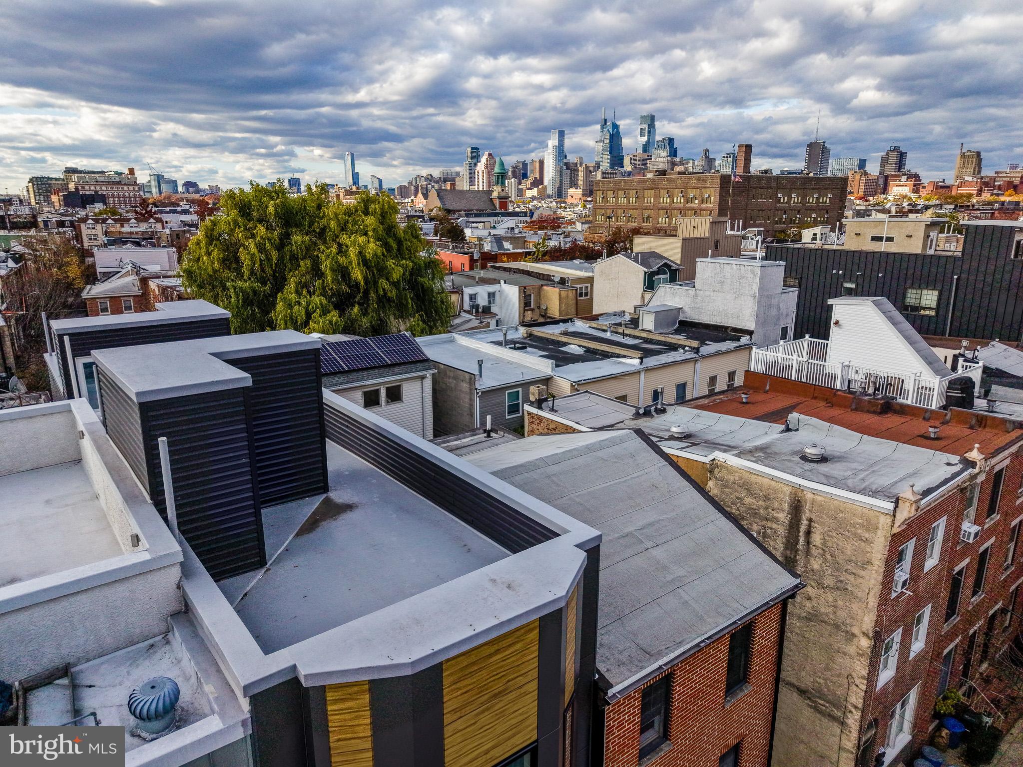 QUEEN VILLAGE - Residential