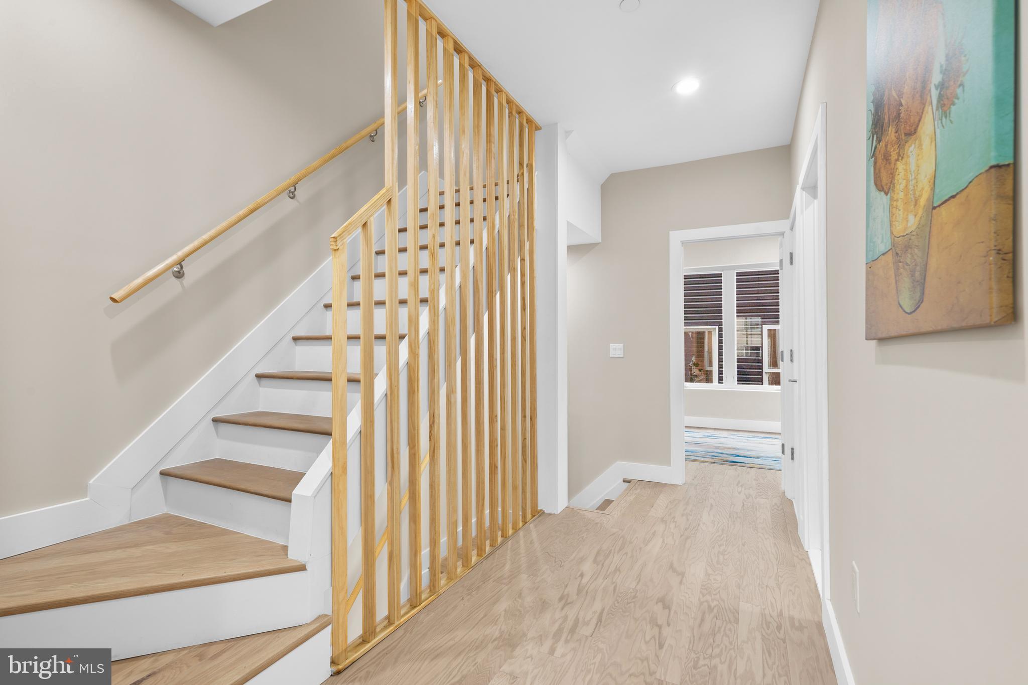 QUEEN VILLAGE - Residential