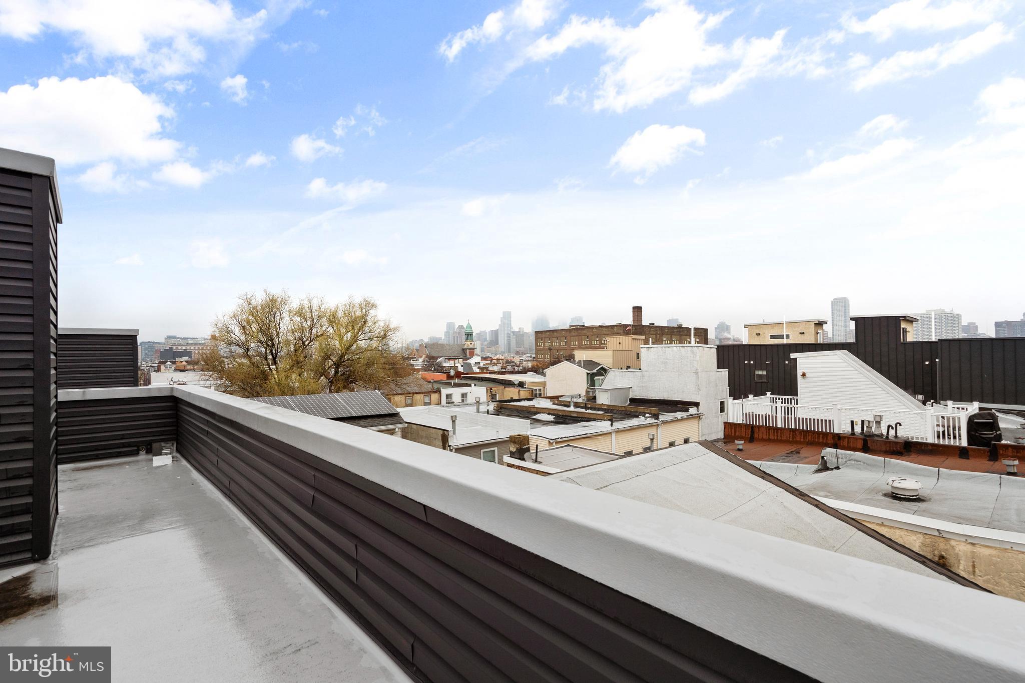 QUEEN VILLAGE - Residential