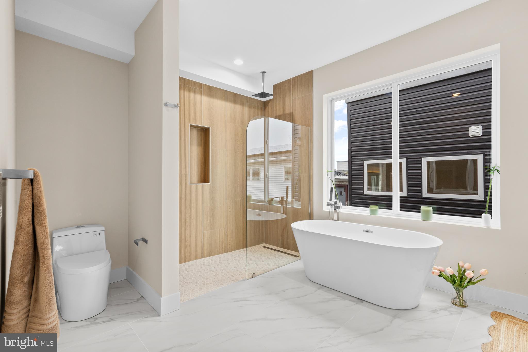 QUEEN VILLAGE - Residential