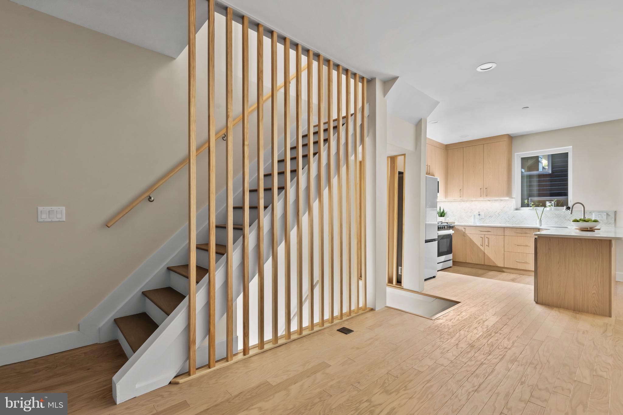 QUEEN VILLAGE - Residential