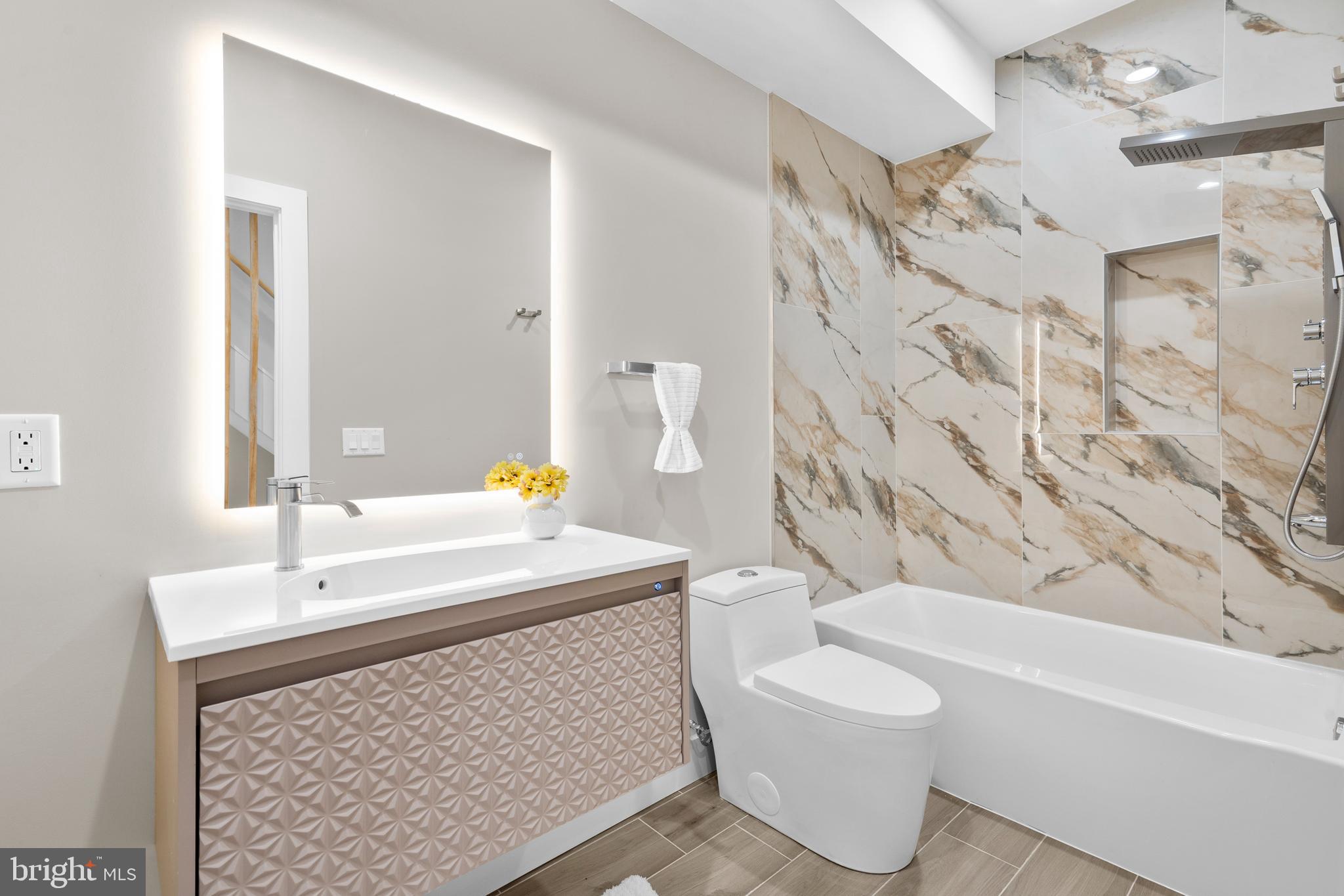 QUEEN VILLAGE - Residential