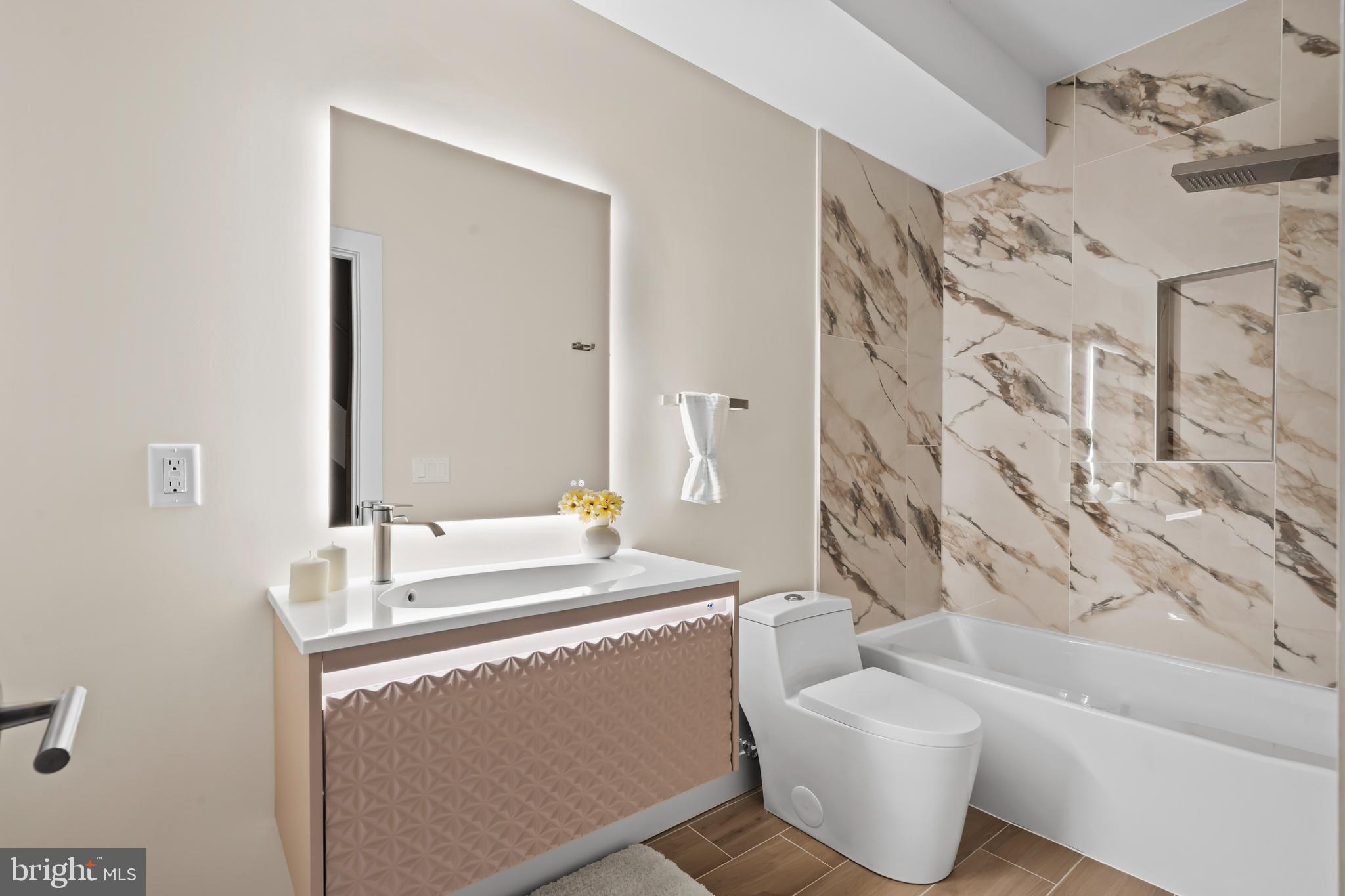 QUEEN VILLAGE - Residential