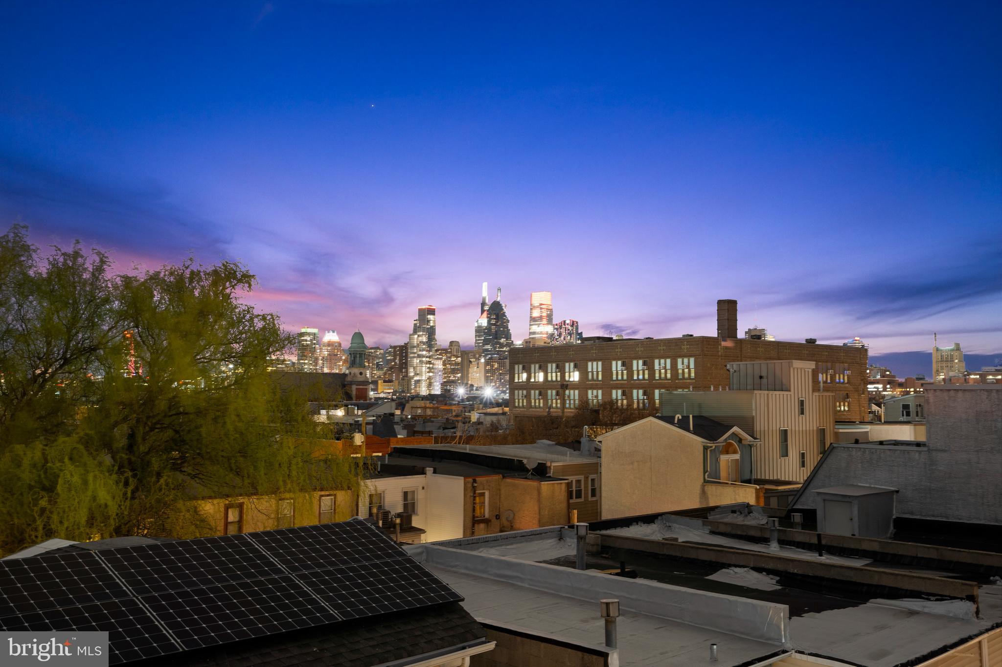 QUEEN VILLAGE - Residential