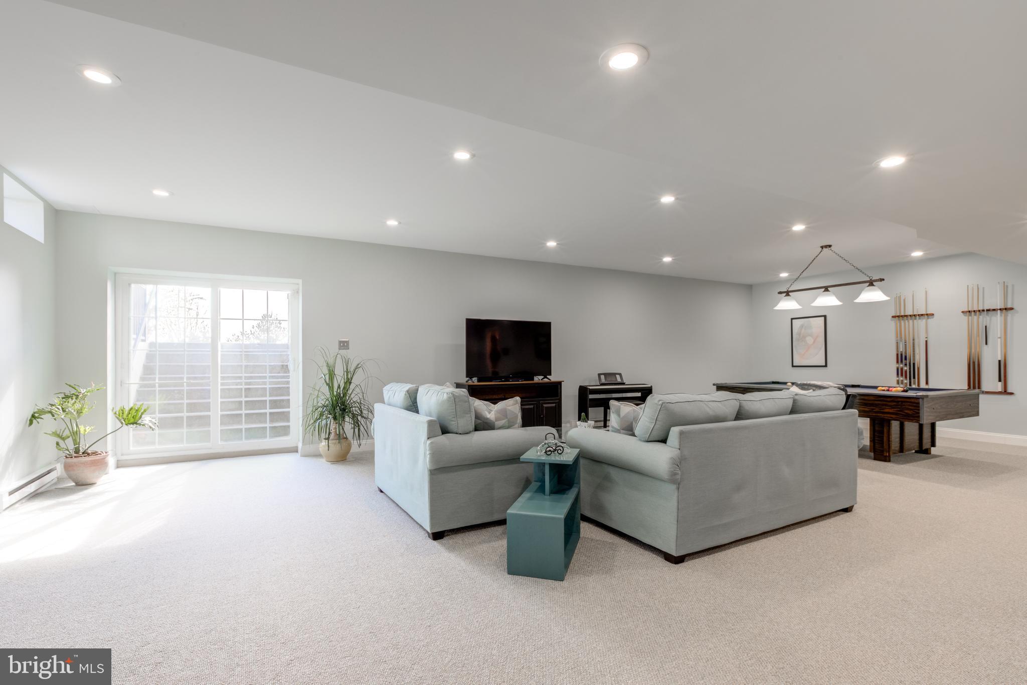 KNOB HILL FARMS - Residential