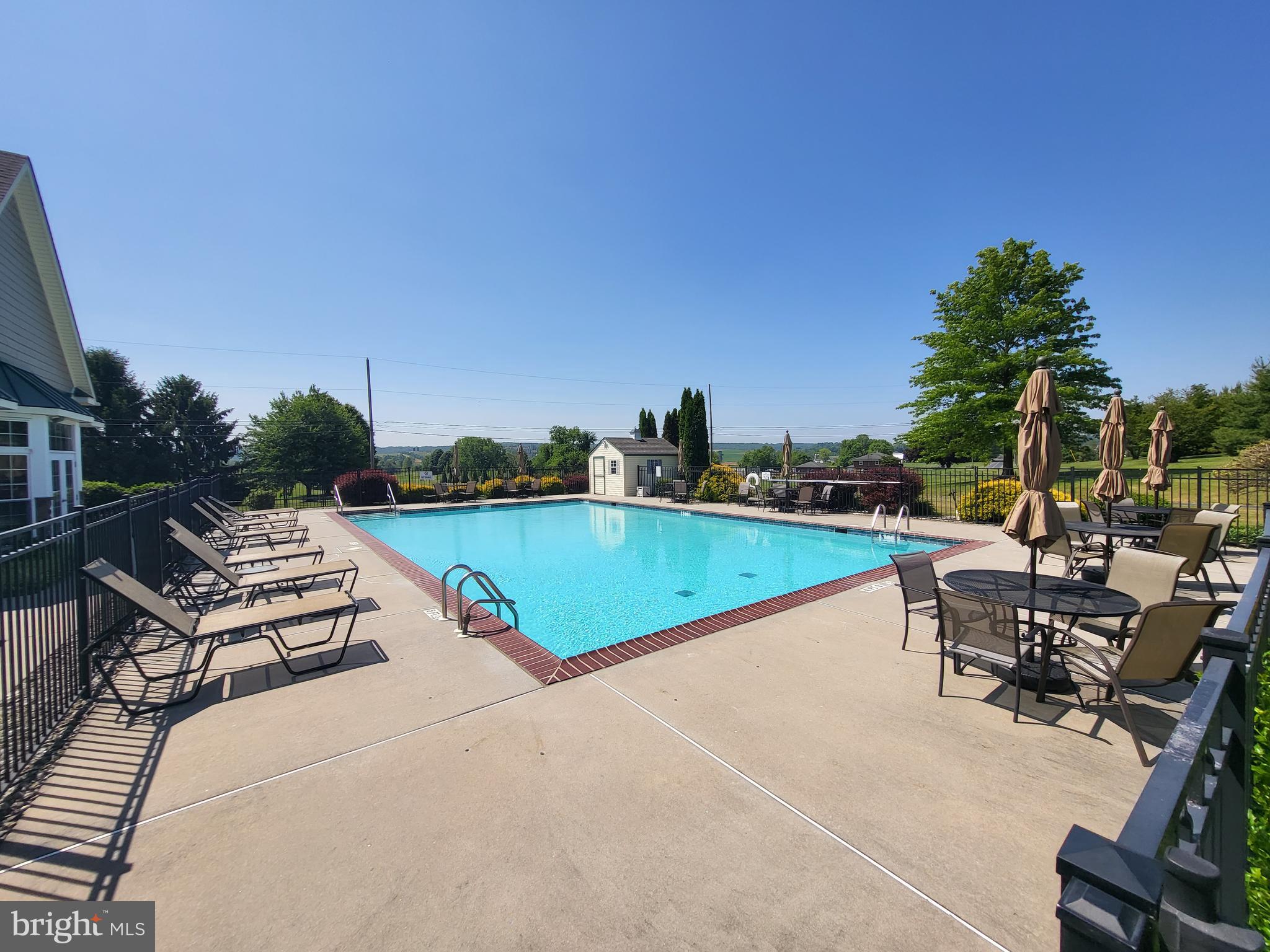 KNOB HILL FARMS - Residential