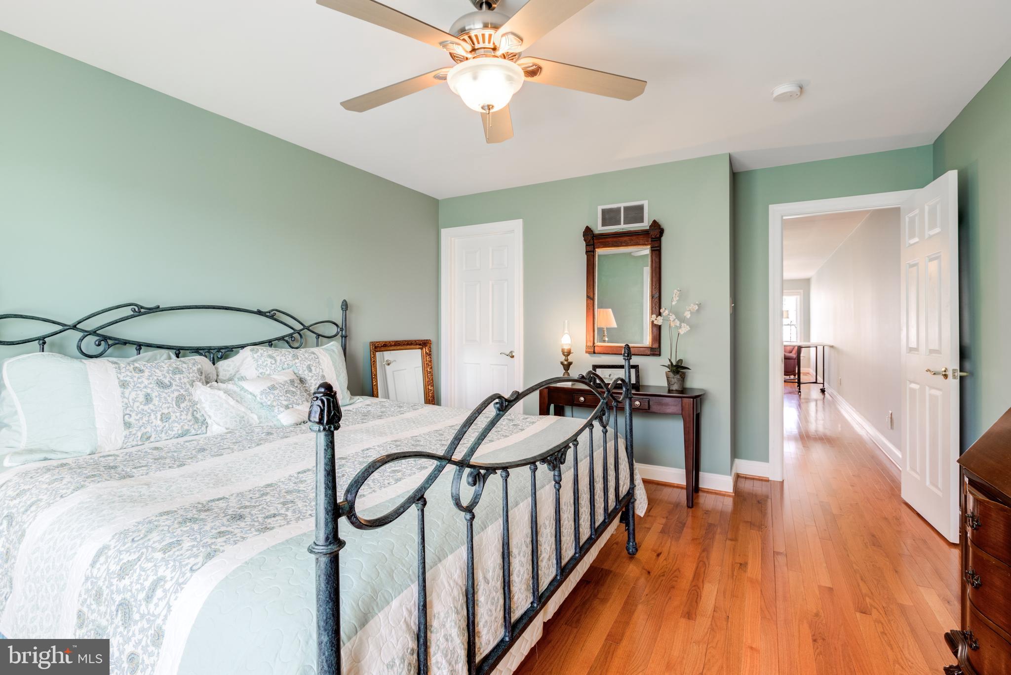 KNOB HILL FARMS - Residential