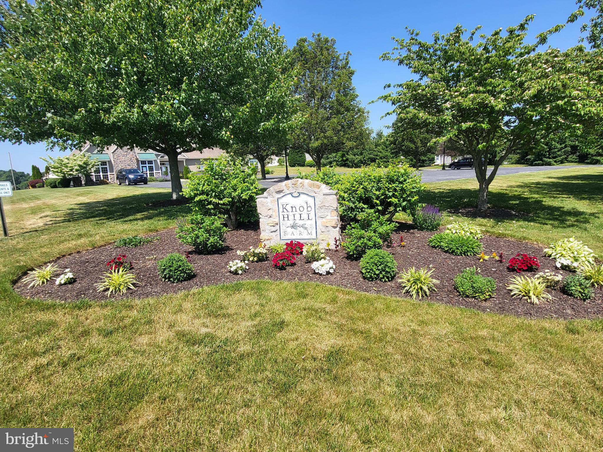 KNOB HILL FARMS - Residential