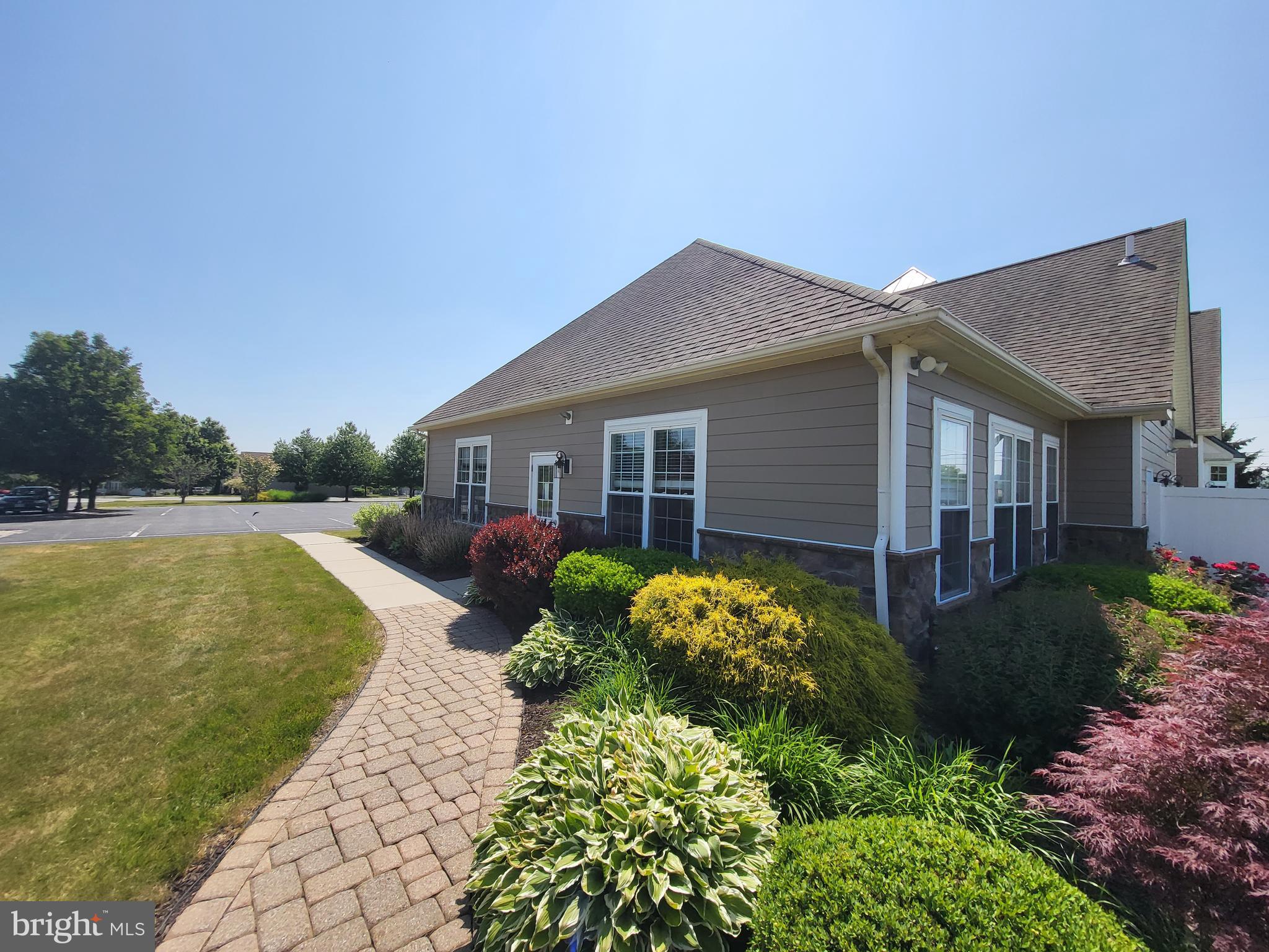 KNOB HILL FARMS - Residential