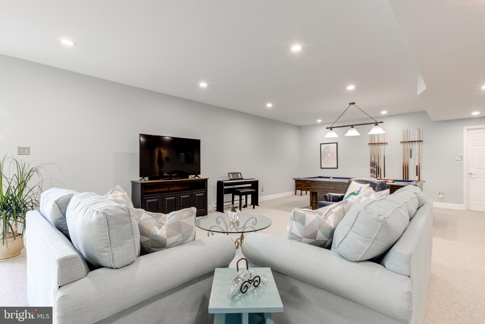 KNOB HILL FARMS - Residential