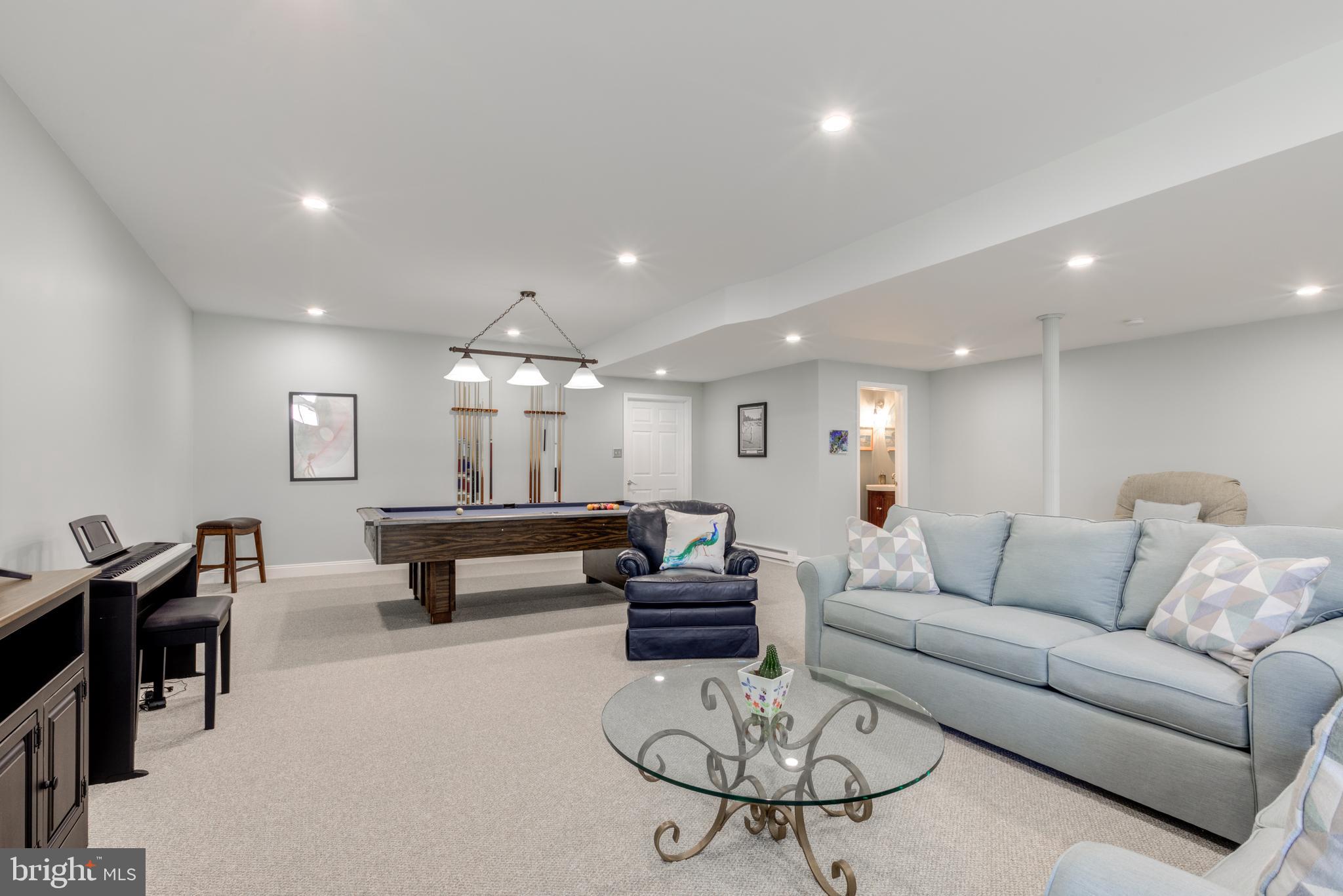 KNOB HILL FARMS - Residential