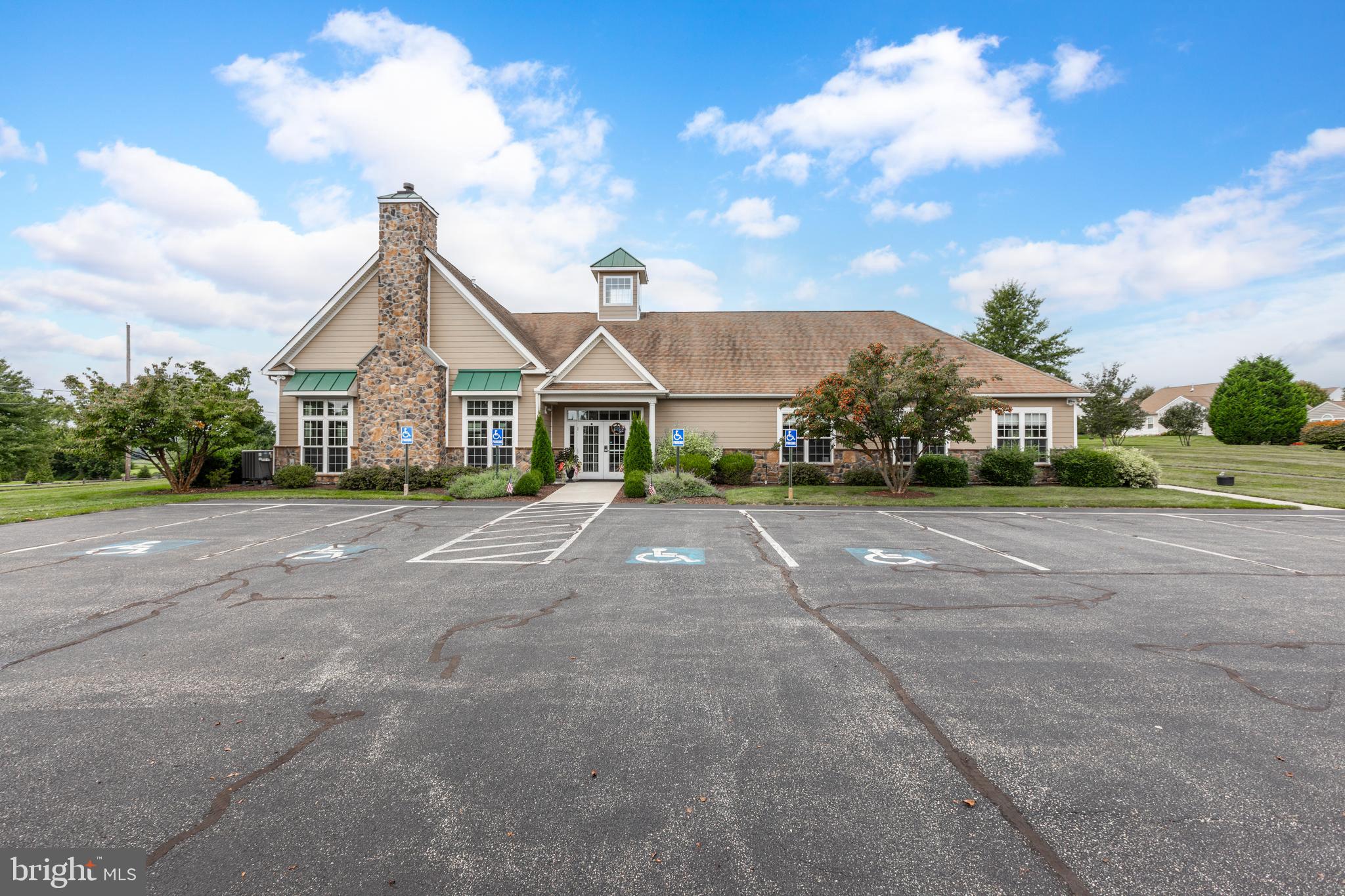 KNOB HILL FARMS - Residential