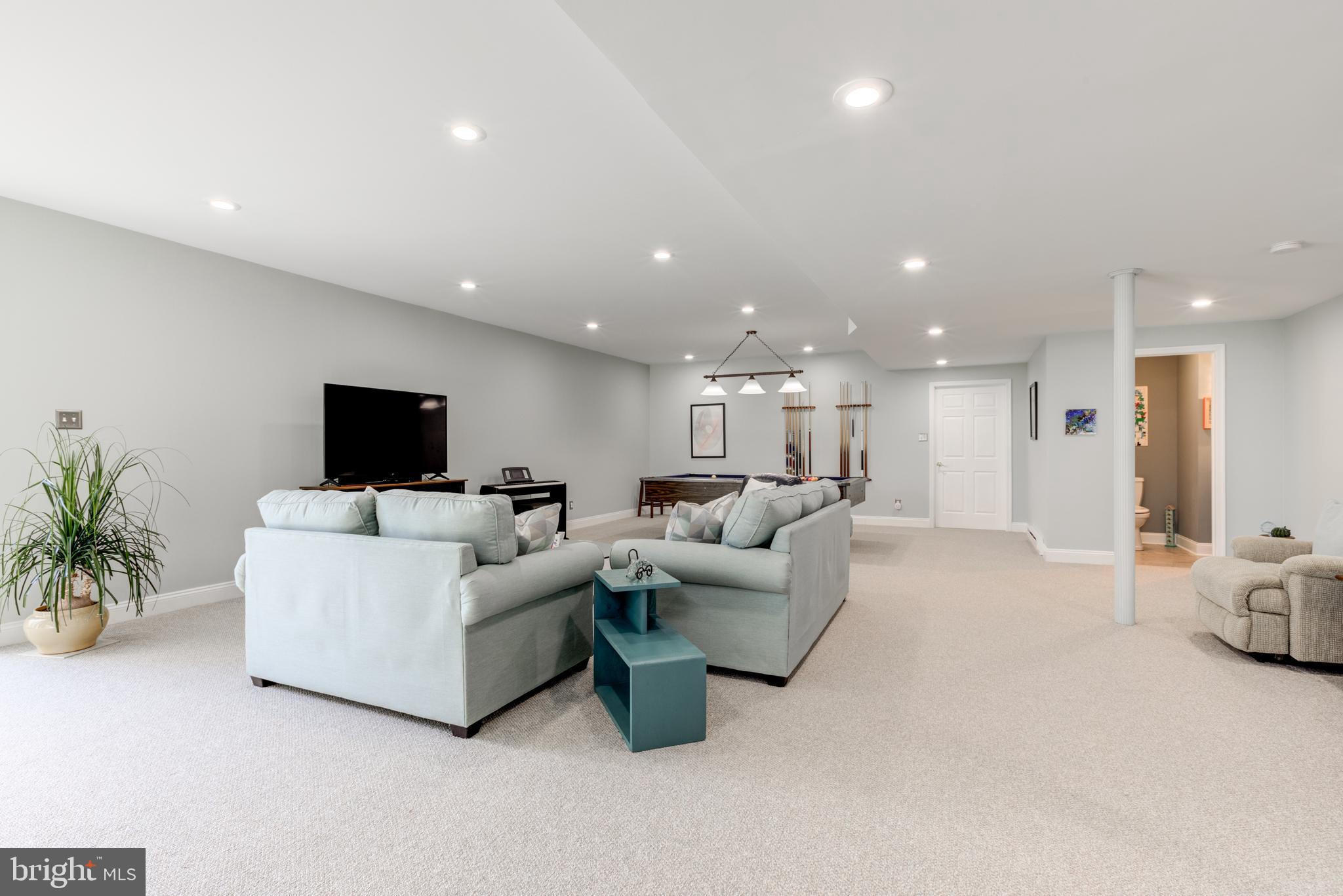 KNOB HILL FARMS - Residential