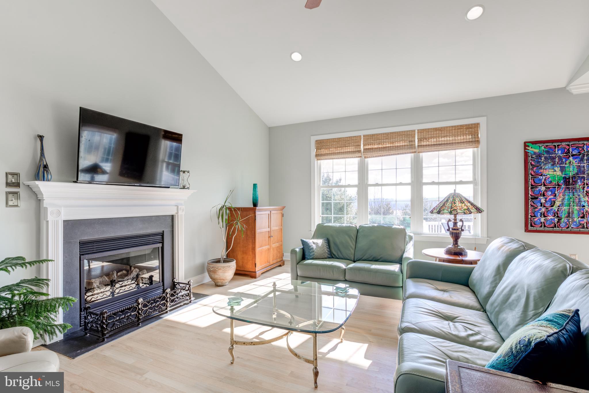 KNOB HILL FARMS - Residential