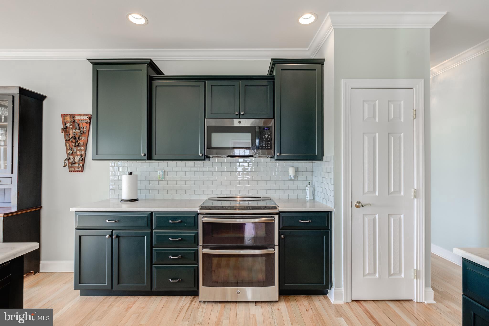 KNOB HILL FARMS - Residential