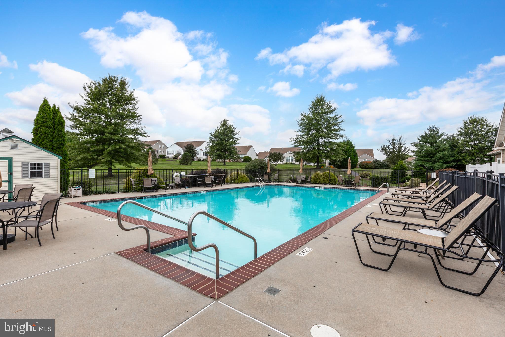 KNOB HILL FARMS - Residential