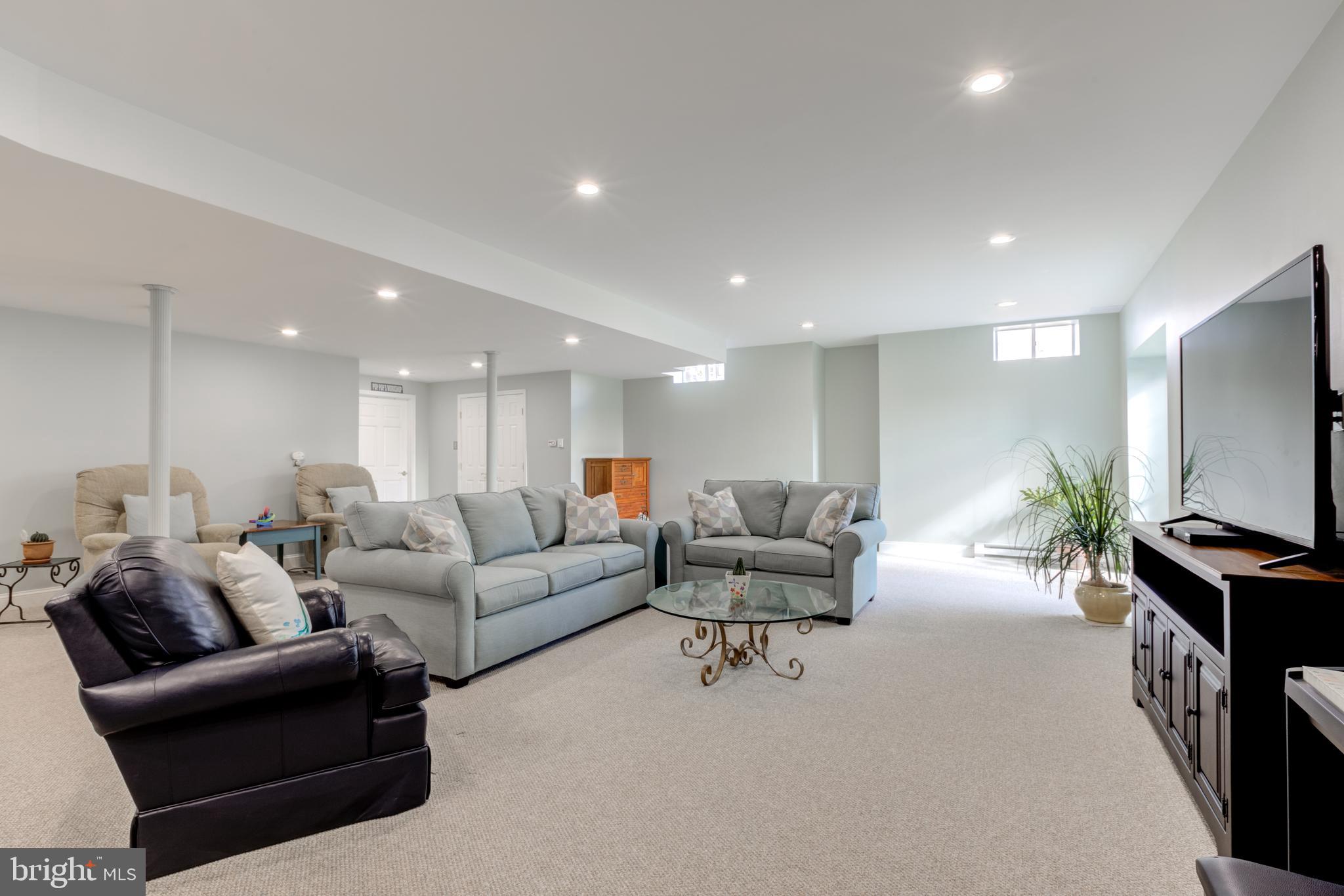 KNOB HILL FARMS - Residential