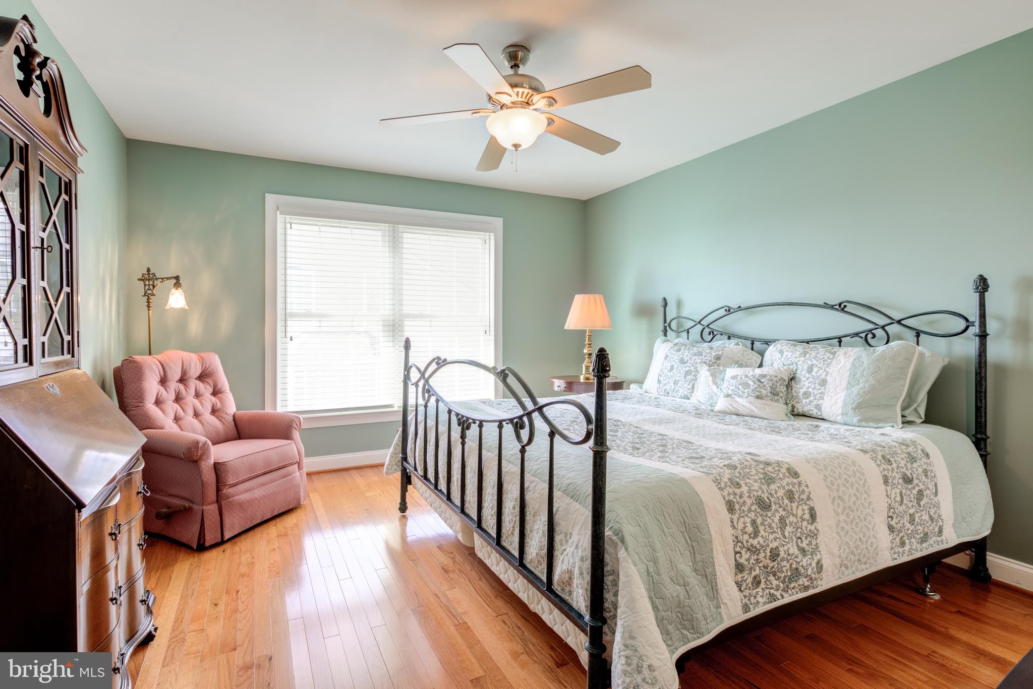 KNOB HILL FARMS - Residential