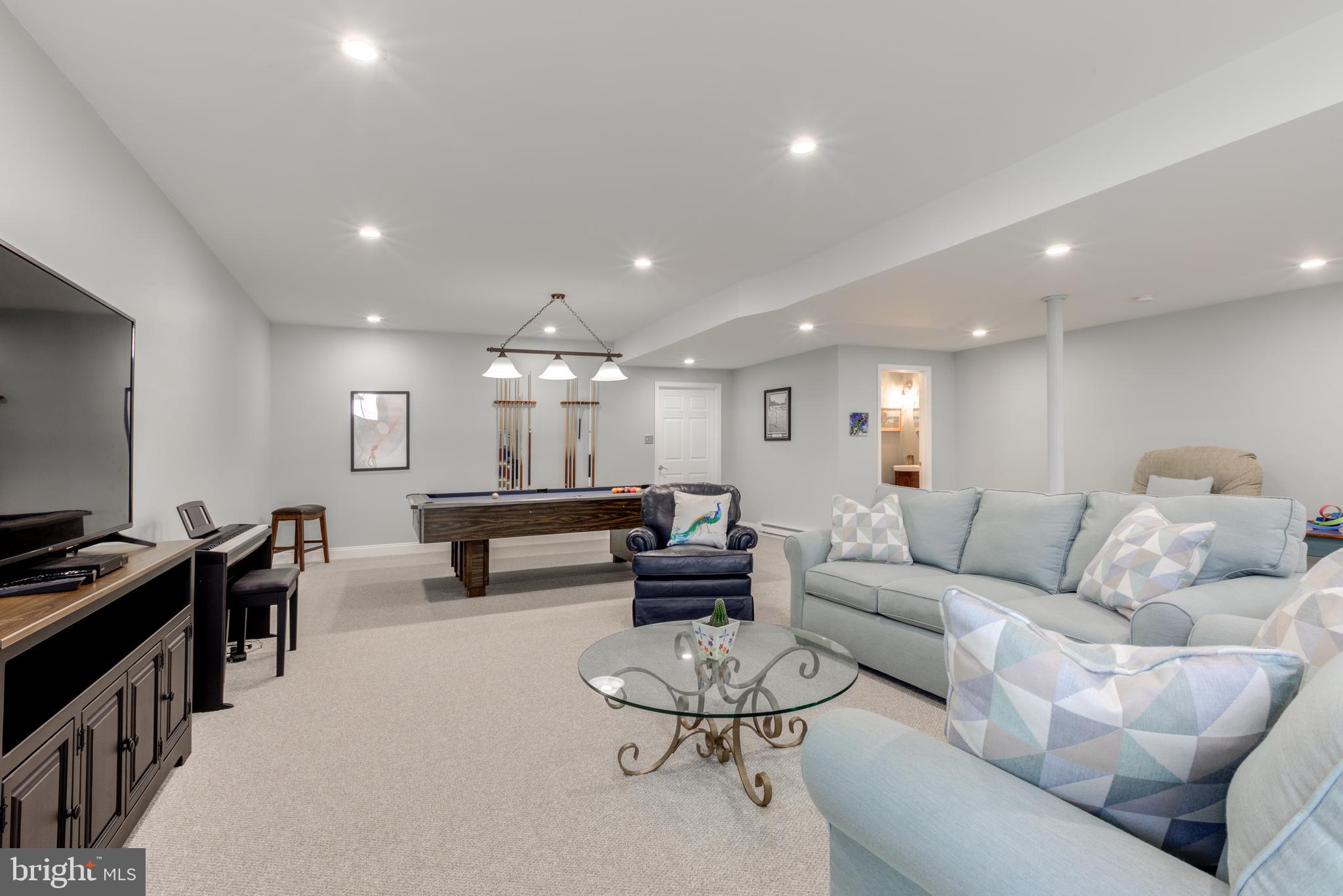 KNOB HILL FARMS - Residential