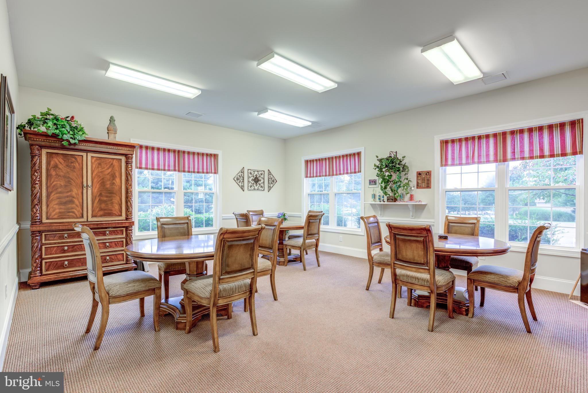 KNOB HILL FARMS - Residential