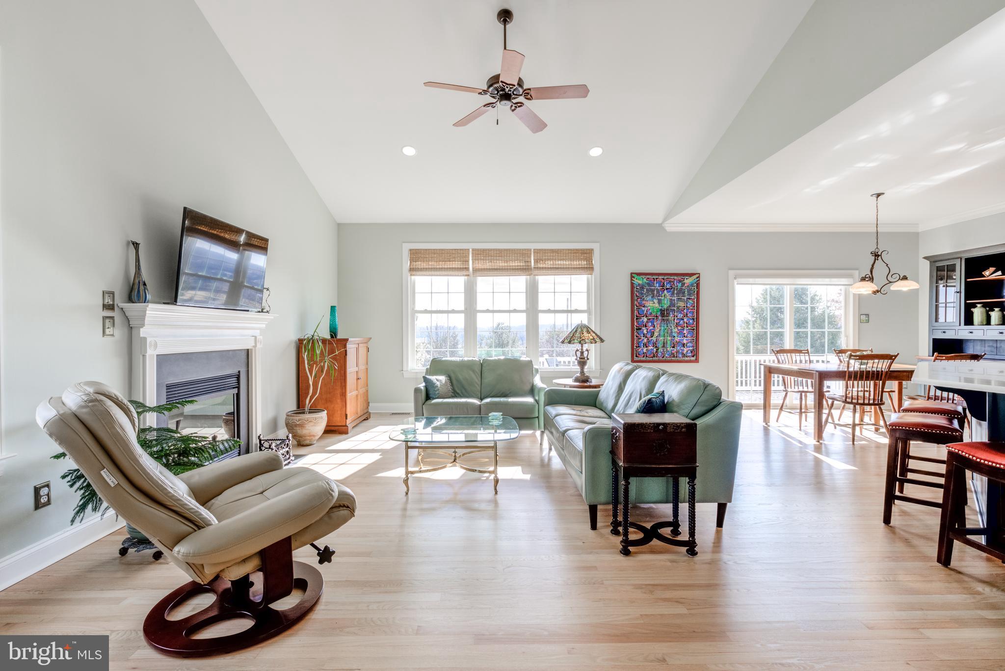 KNOB HILL FARMS - Residential