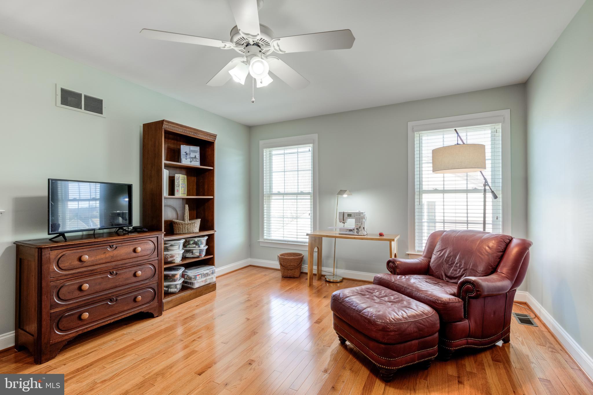 KNOB HILL FARMS - Residential