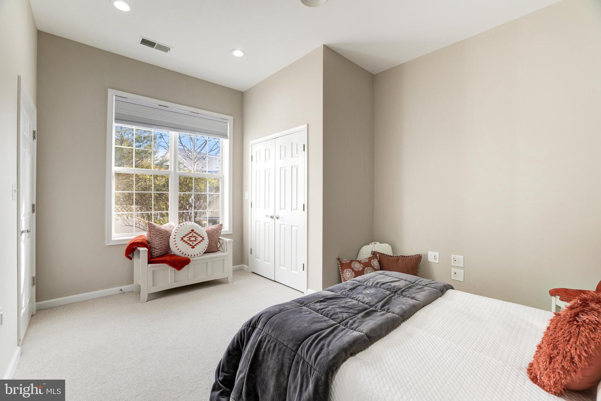 RIVER CREEK - Residential