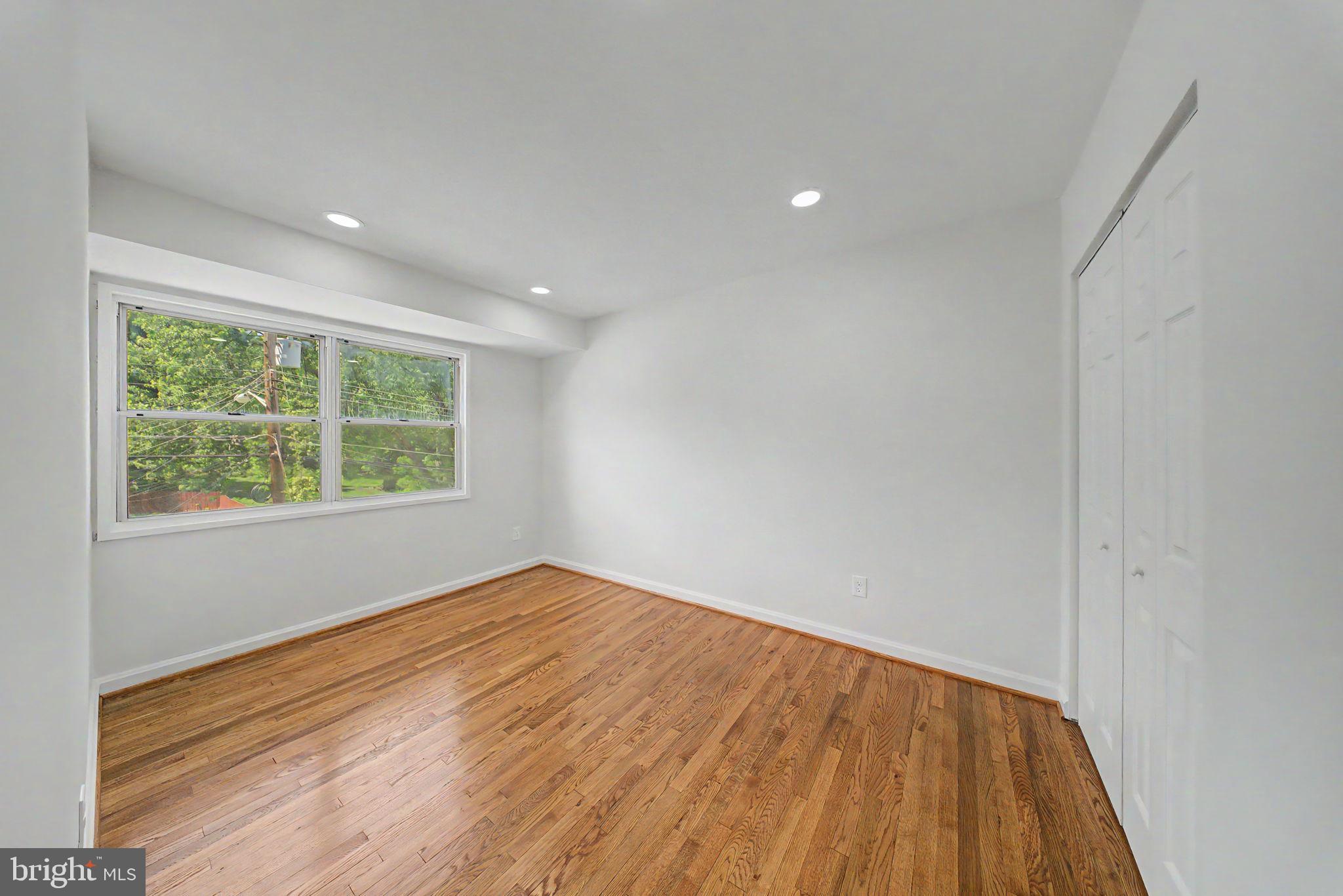 TEMPLE HILLS - Residential