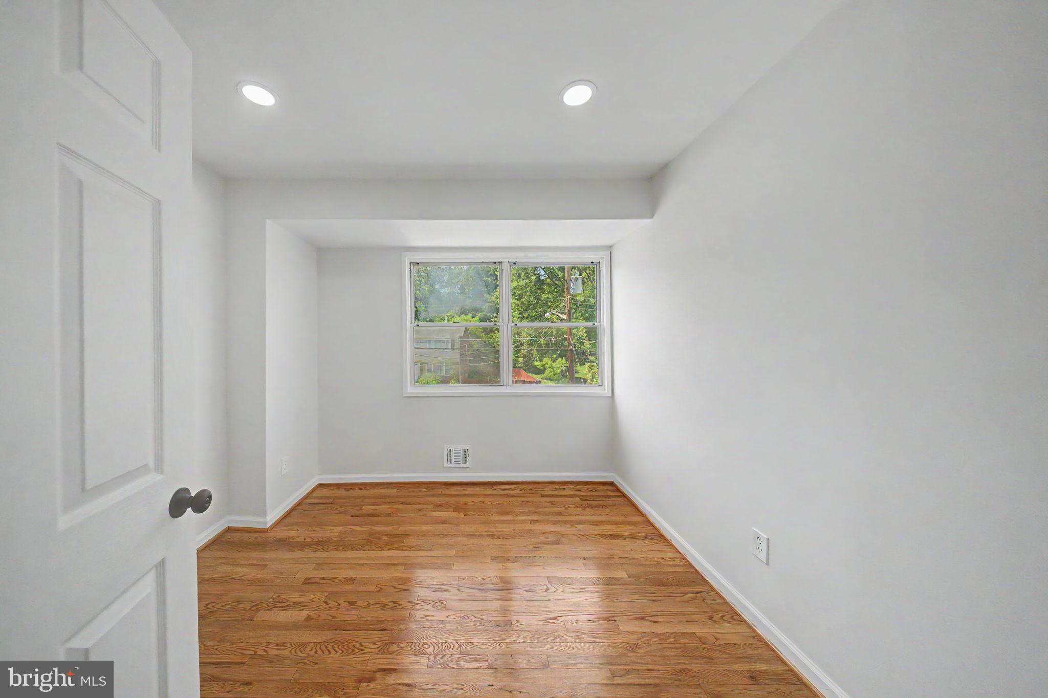 TEMPLE HILLS - Residential