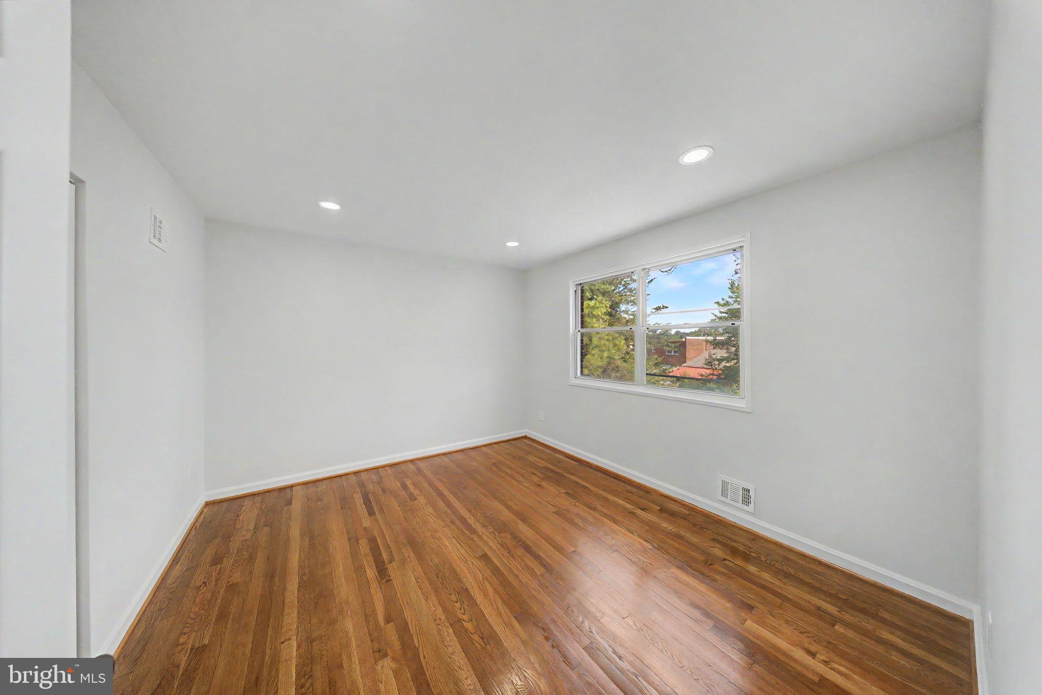 TEMPLE HILLS - Residential