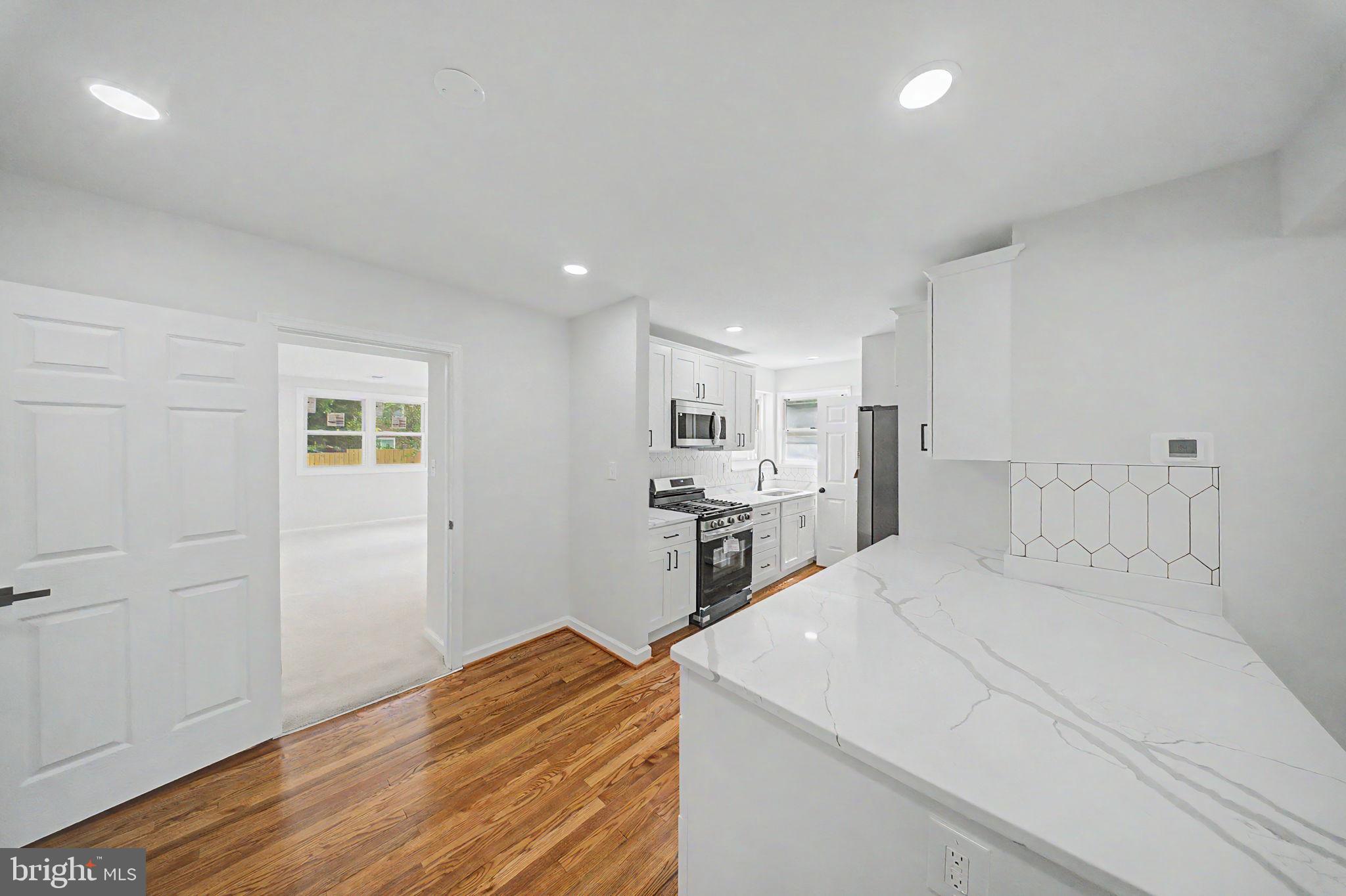 TEMPLE HILLS - Residential