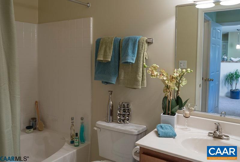 200 LAKE CLUB CT COURT