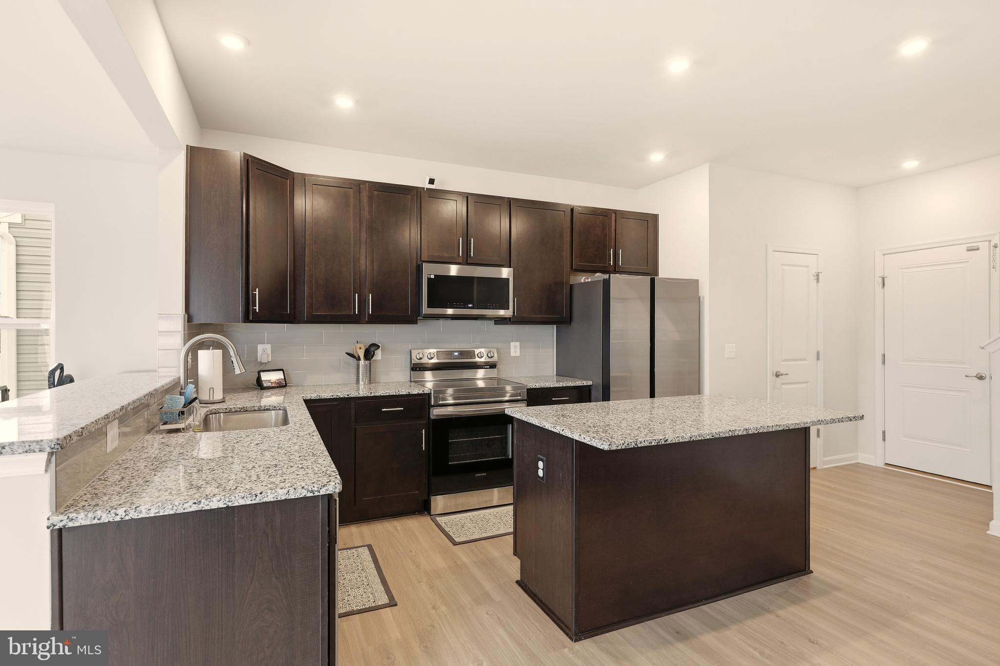 HUNTWELL WEST - Residential