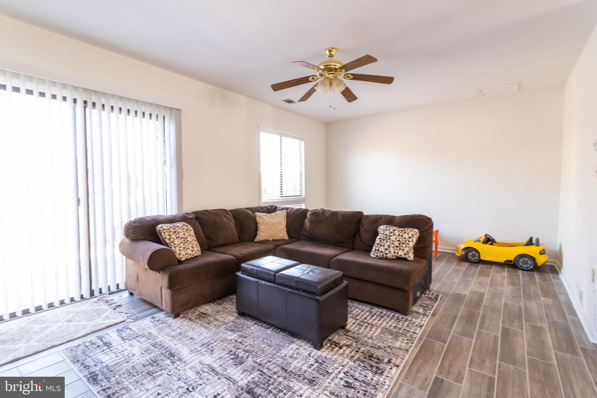 COVERSTONE SQUARE - Residential