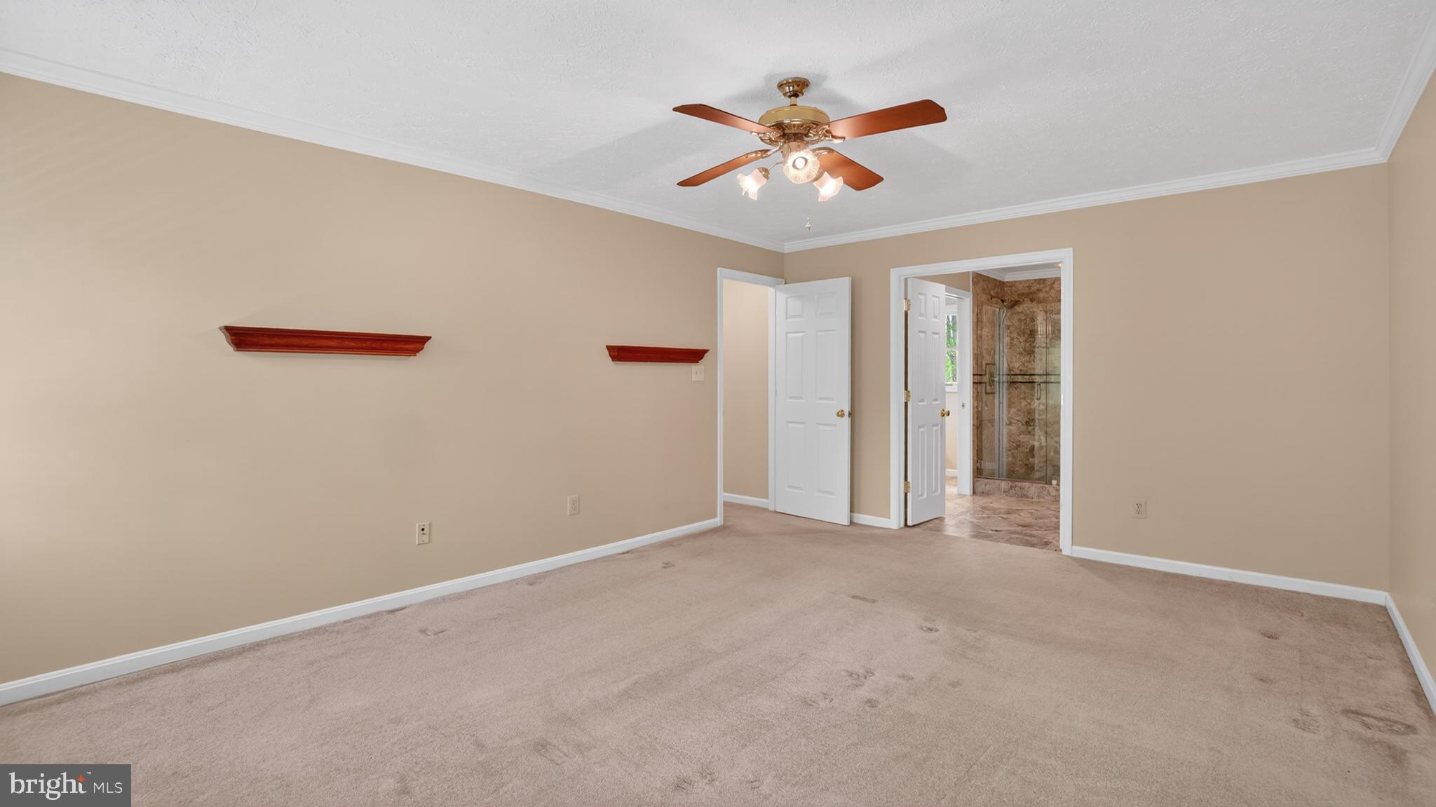 BAY COUNTRY - Residential