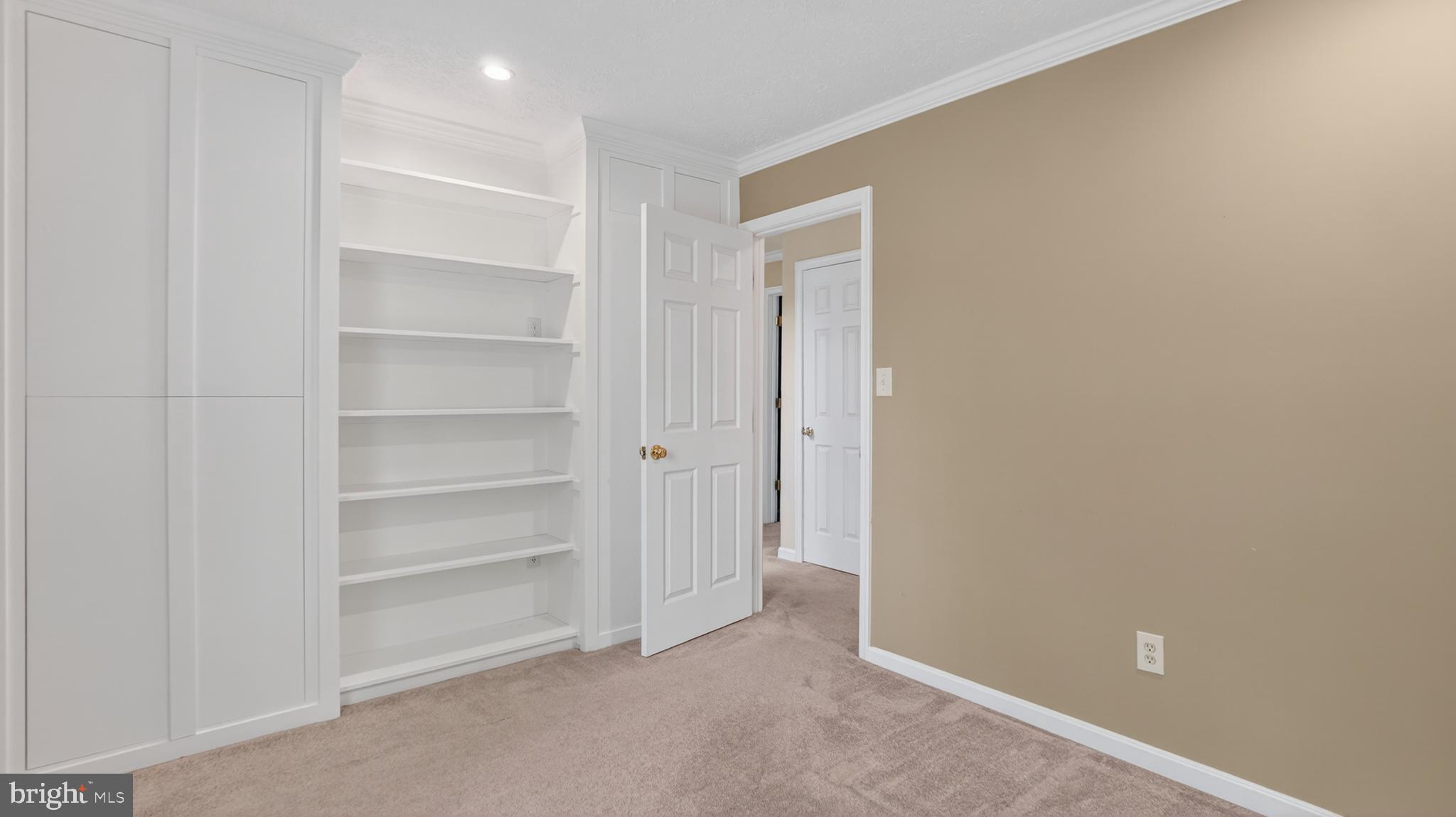 BAY COUNTRY - Residential