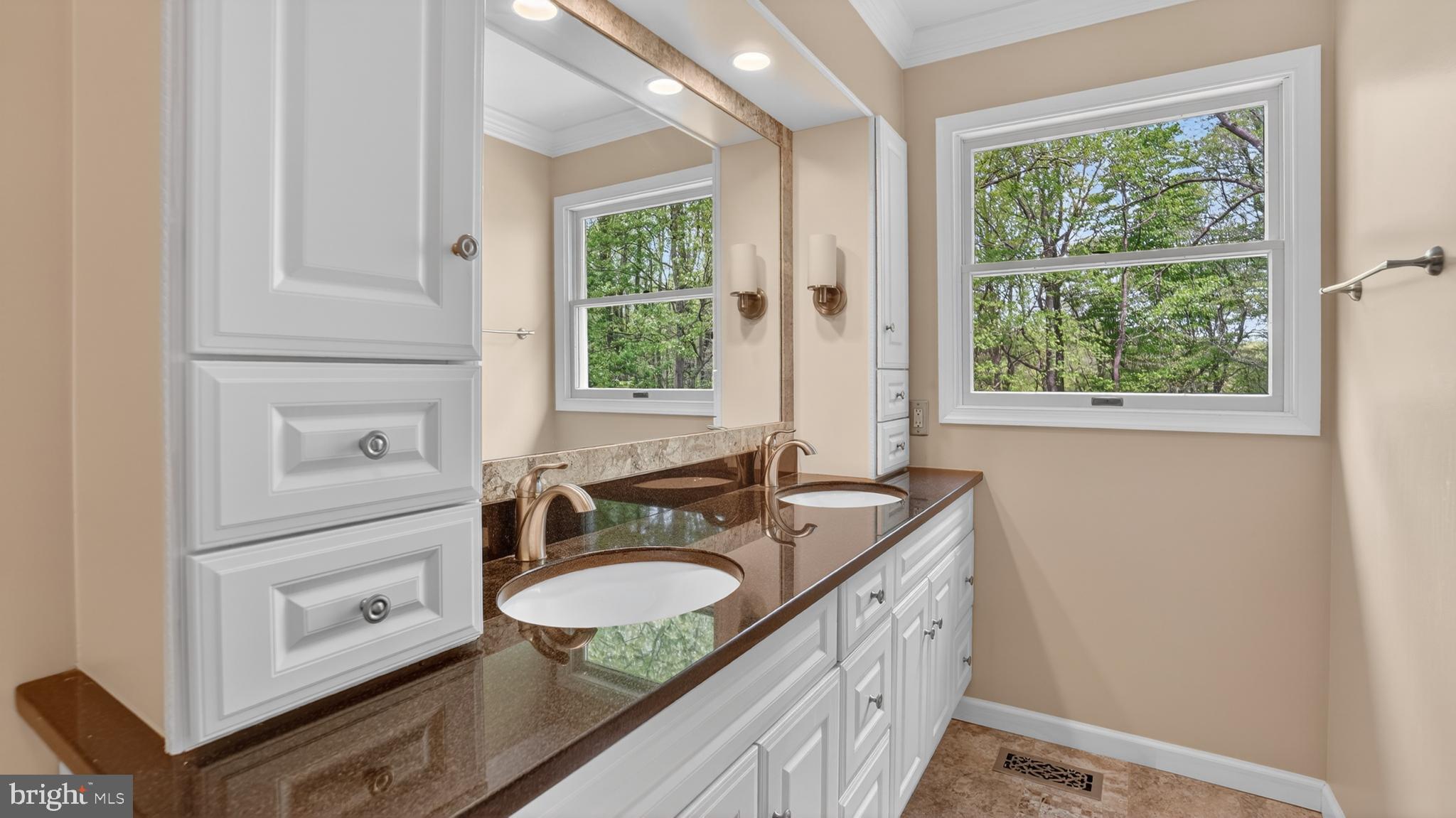 BAY COUNTRY - Residential