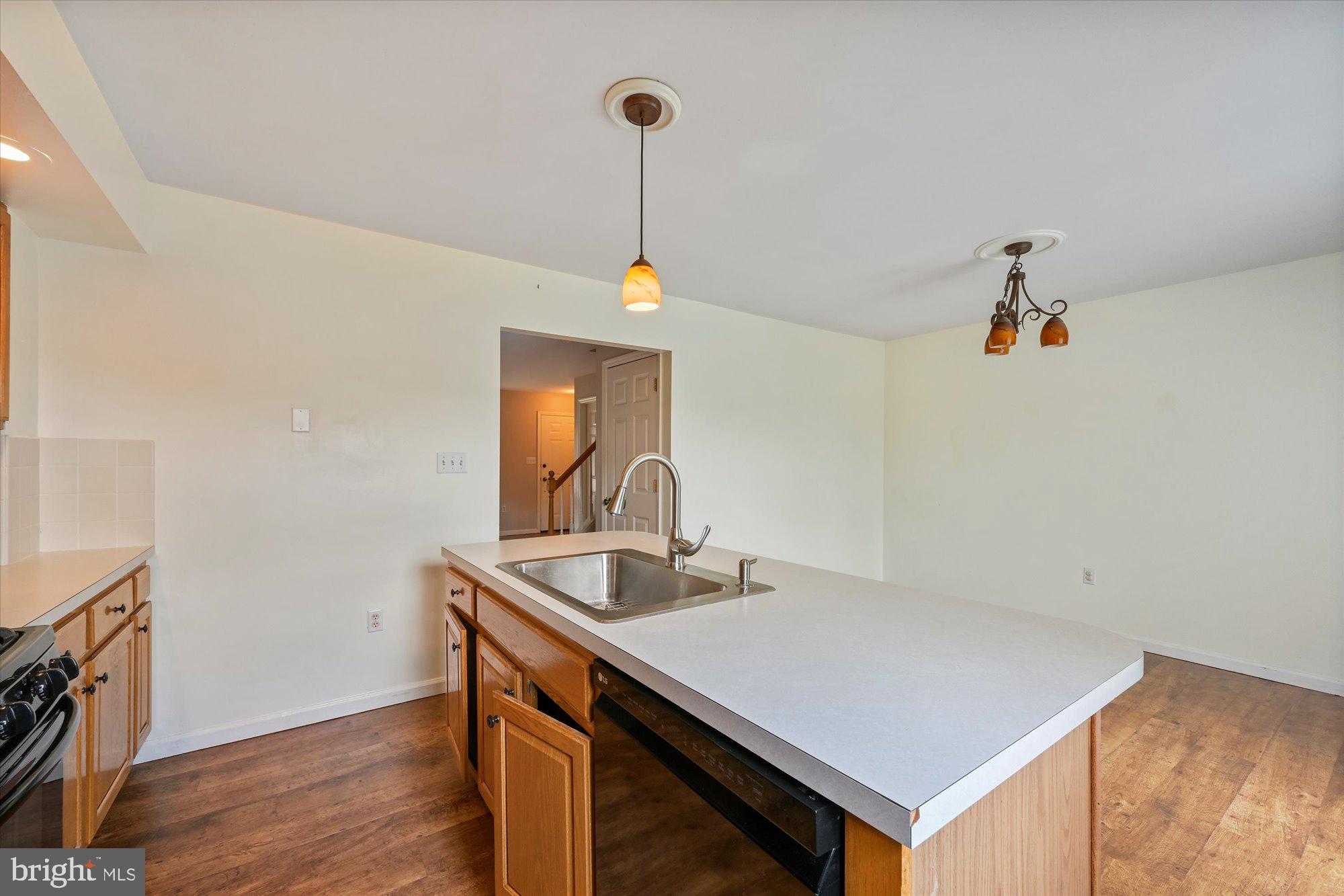 LONGWOOD SQUARE - Residential