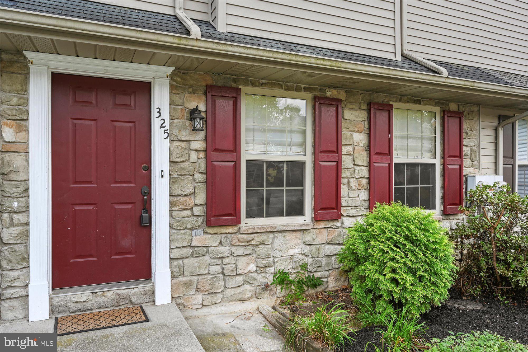 LONGWOOD SQUARE - Residential