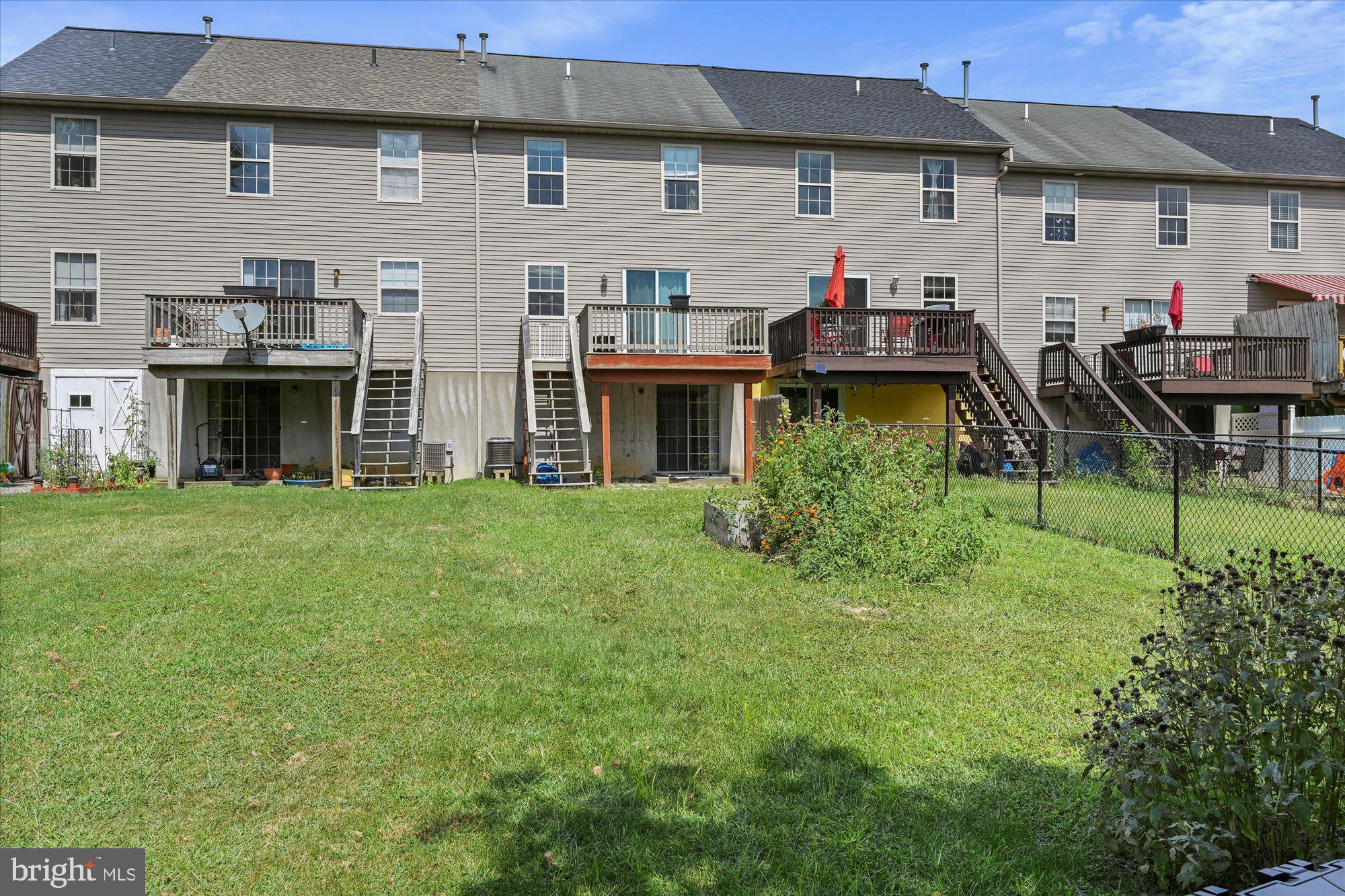 LONGWOOD SQUARE - Residential