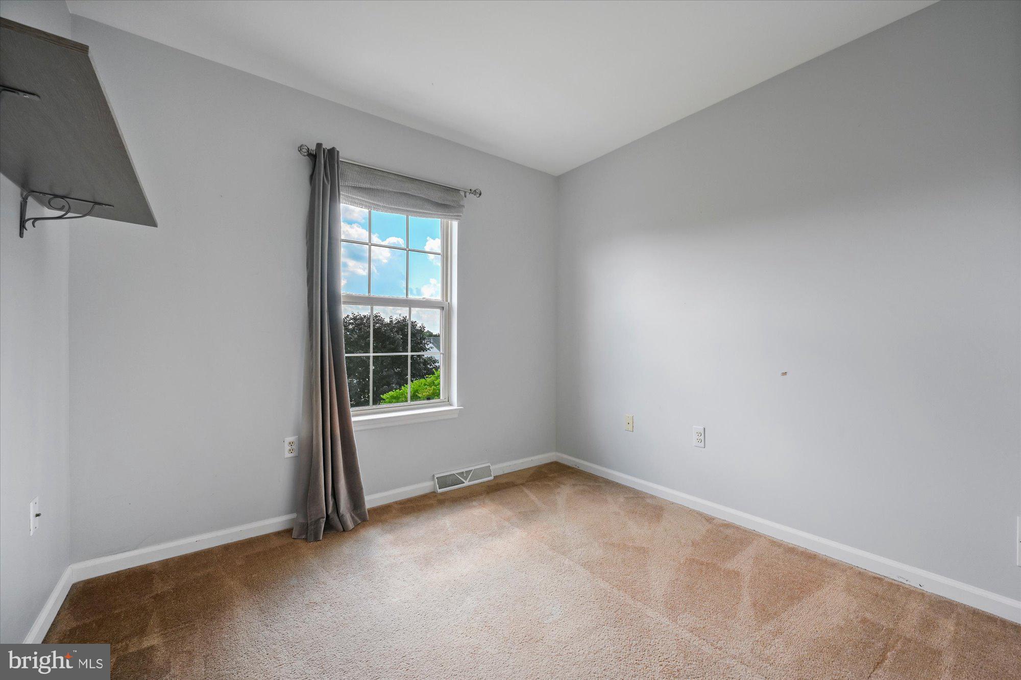 LONGWOOD SQUARE - Residential