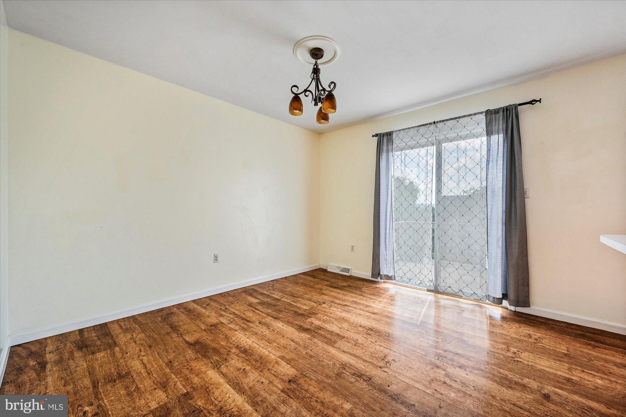 LONGWOOD SQUARE - Residential