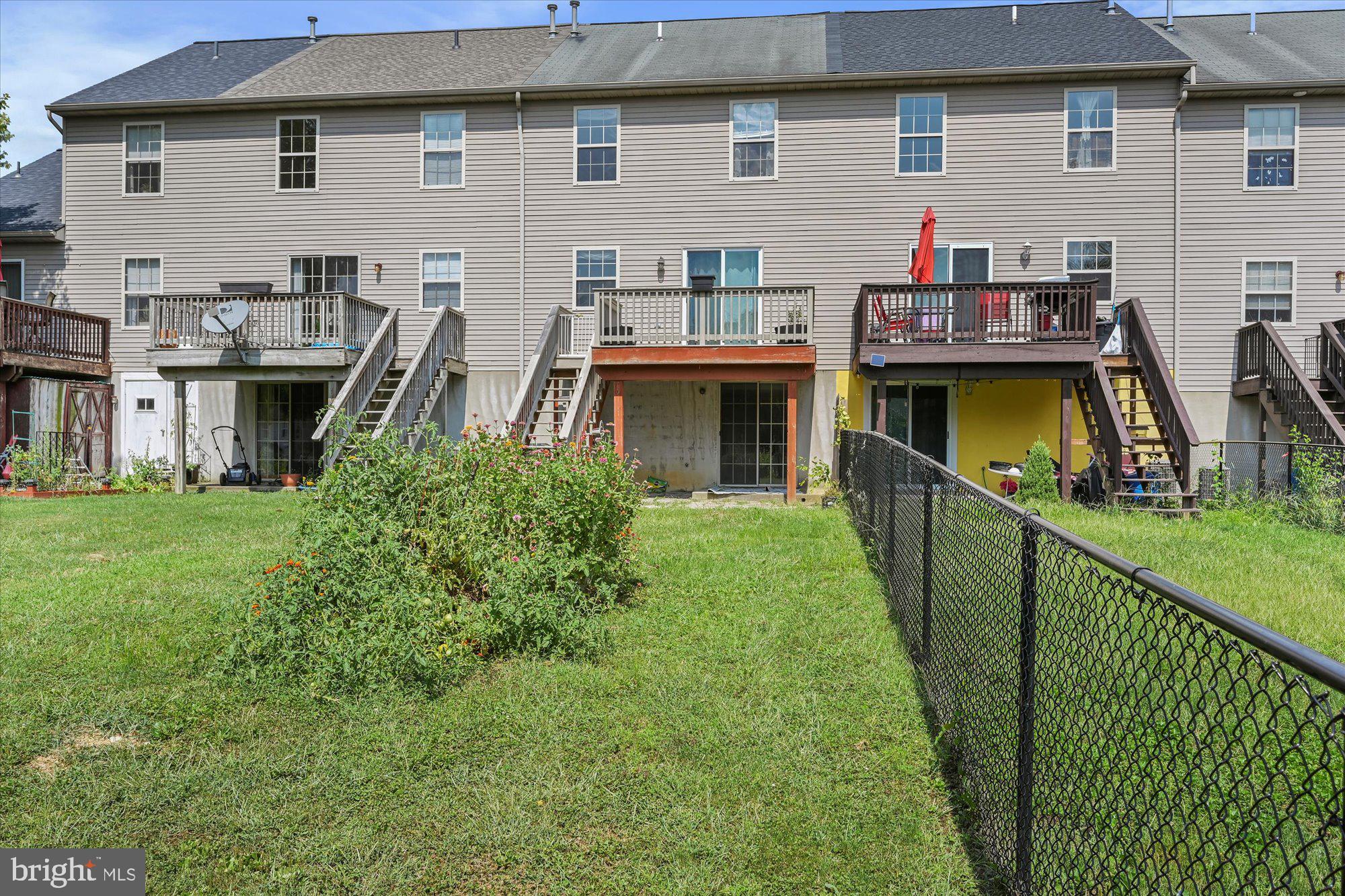 LONGWOOD SQUARE - Residential