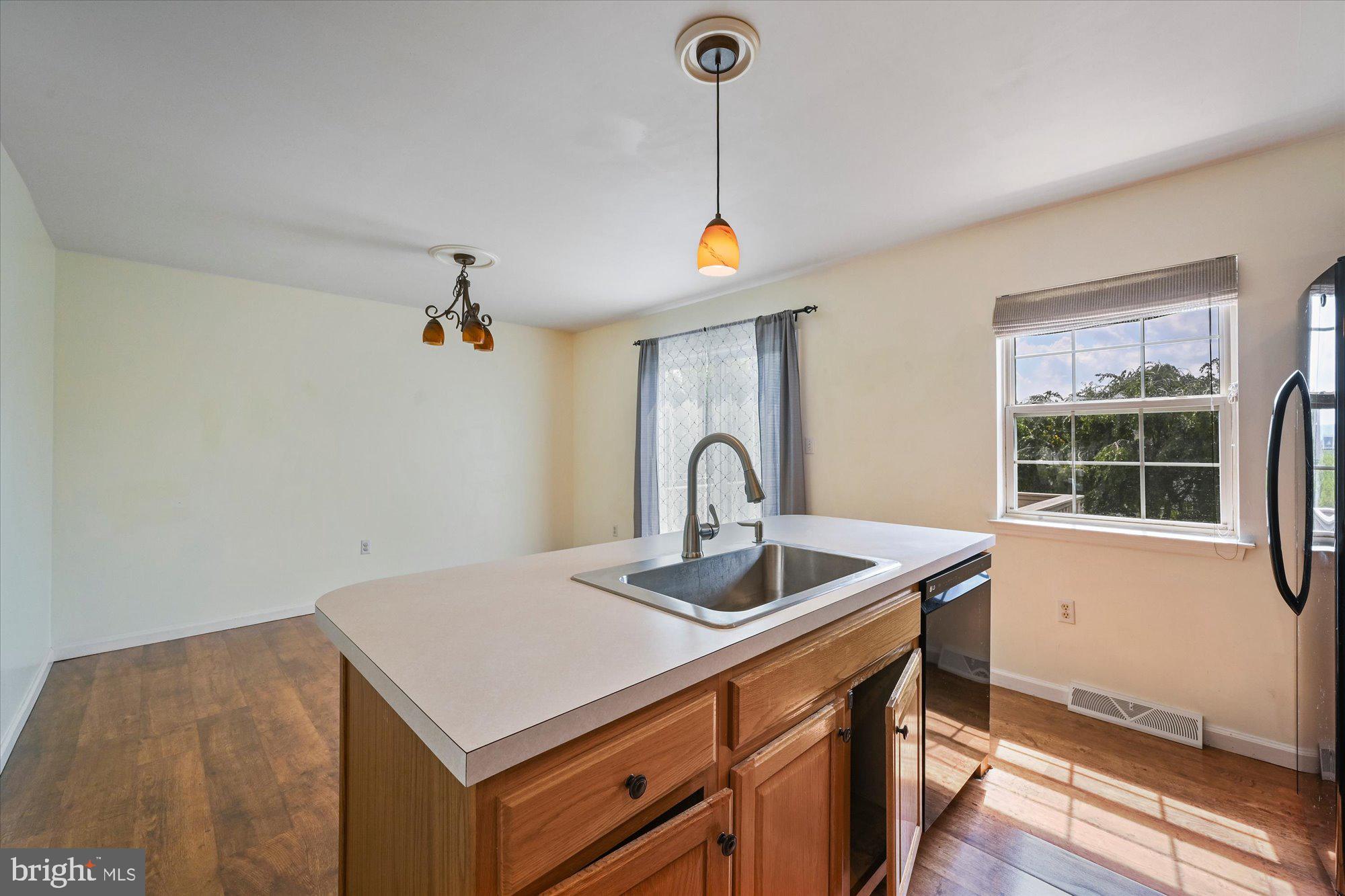 LONGWOOD SQUARE - Residential