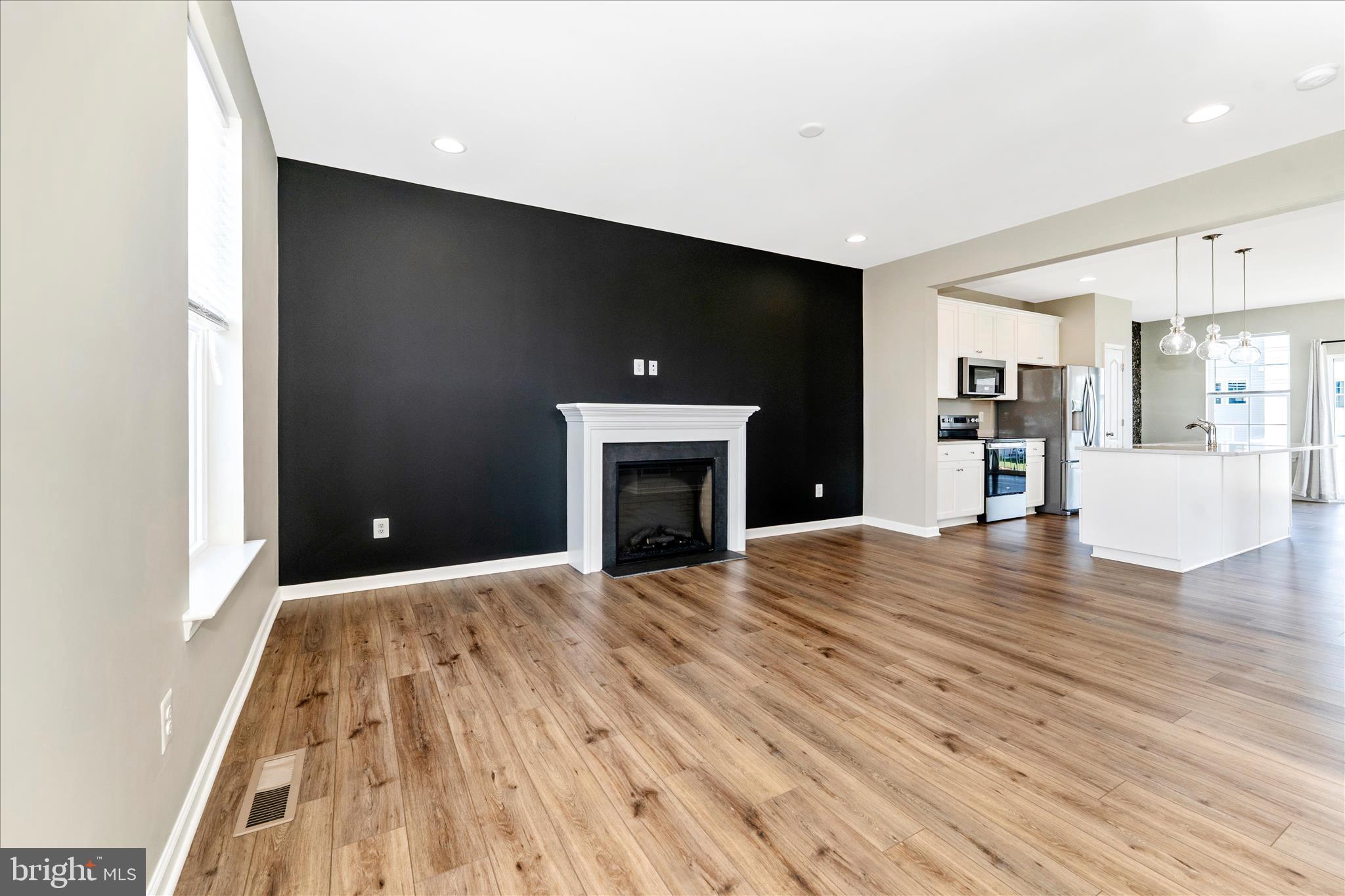 OVERLOOK AT RIVERSIDE TOWNHOMES - Residential